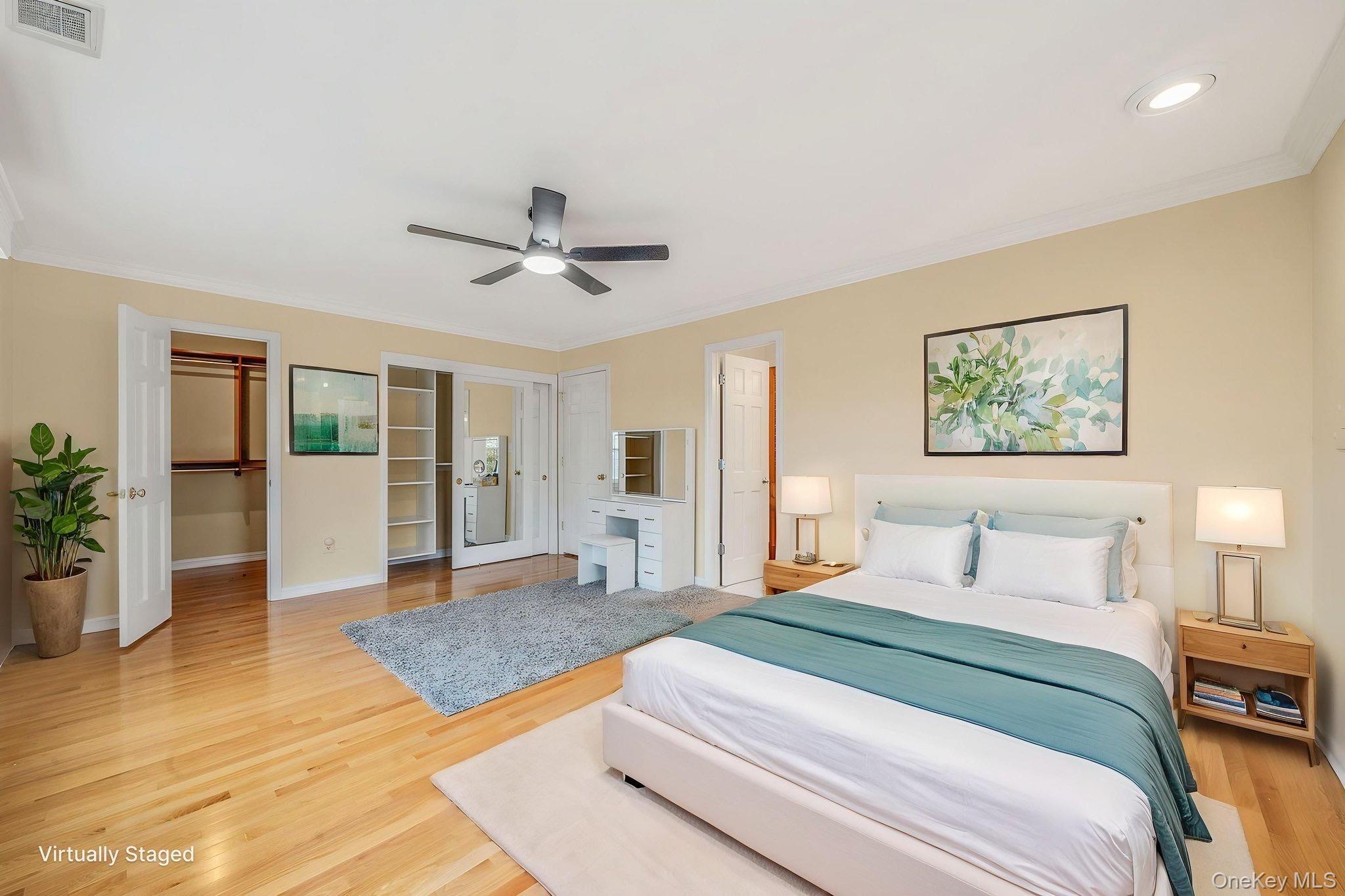 Condo Greenmeadow  Suffolk County, NY 11702, MLS-980786-18