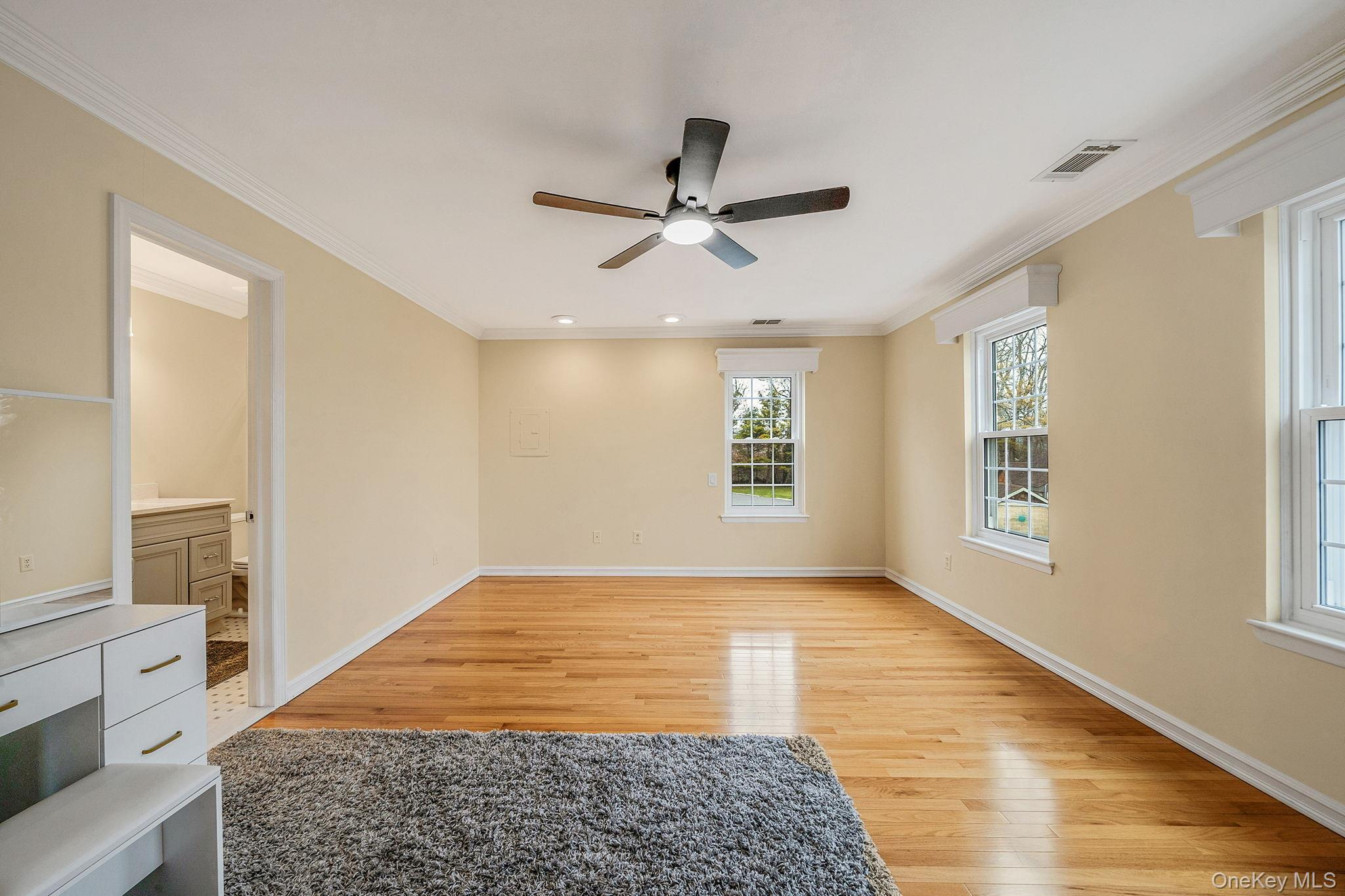 Condo Greenmeadow  Suffolk County, NY 11702, MLS-980786-20