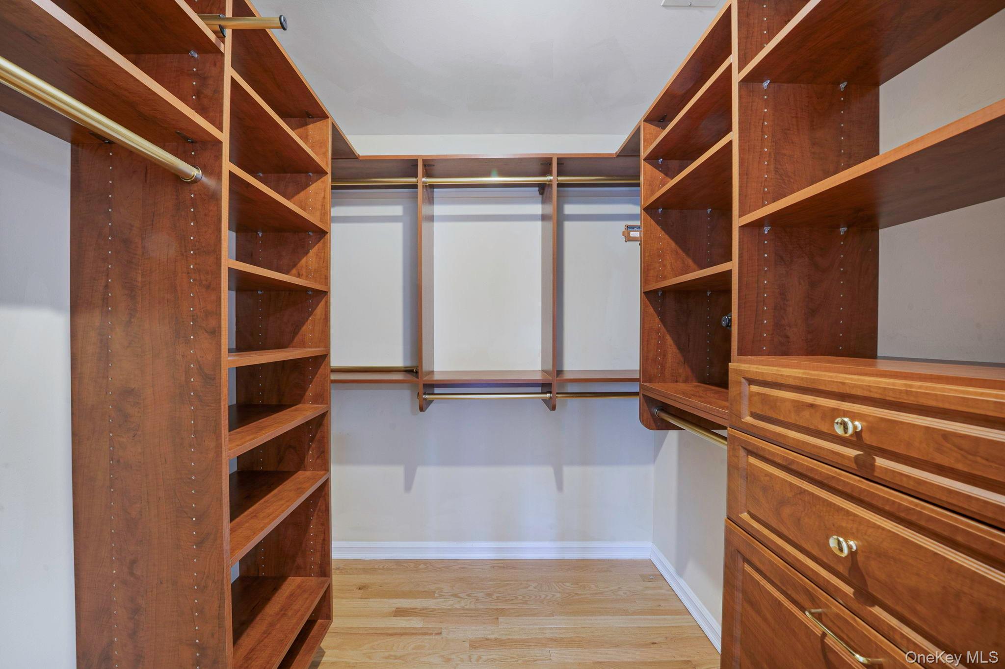 Condo Greenmeadow  Suffolk County, NY 11702, MLS-980786-21