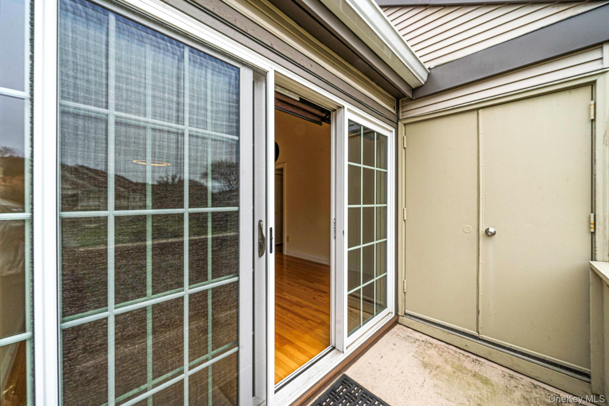 Condo Greenmeadow  Suffolk County, NY 11702, MLS-980786-23