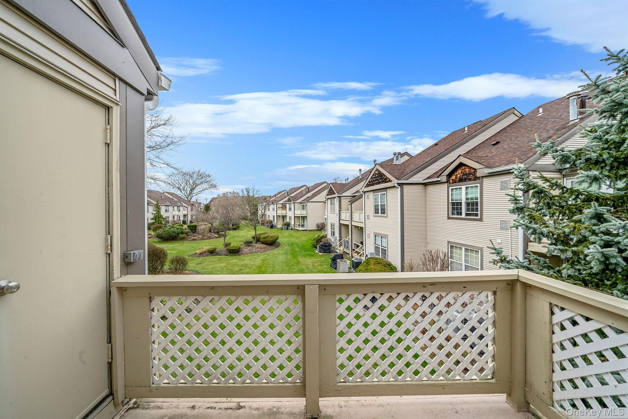 Condo Greenmeadow  Suffolk County, NY 11702, MLS-980786-24