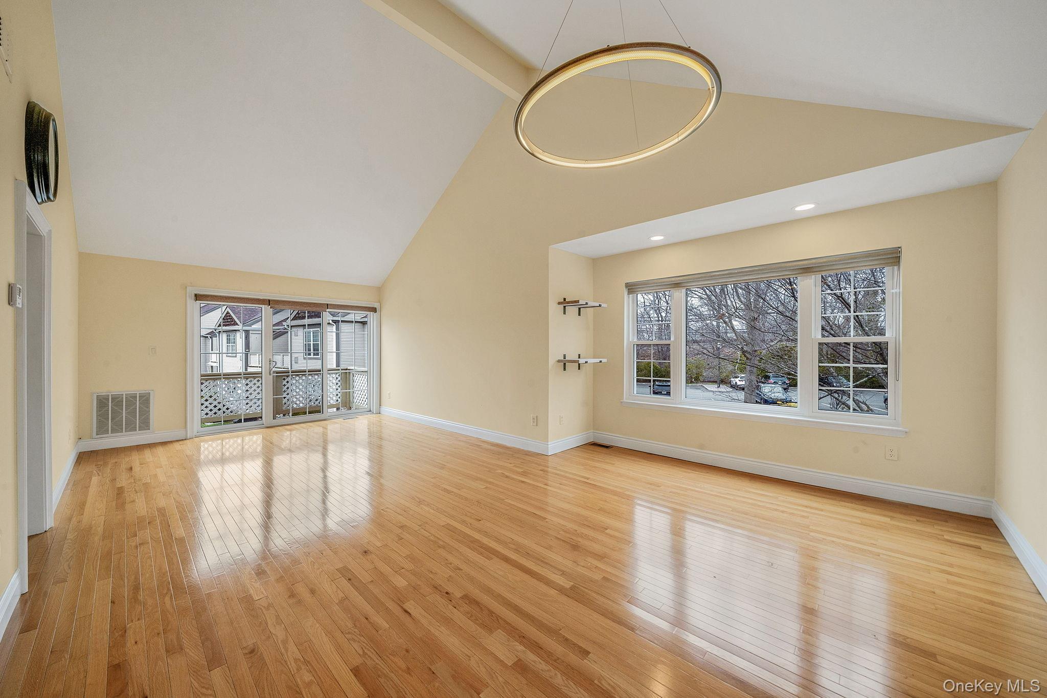 Condo Greenmeadow  Suffolk County, NY 11702, MLS-980786-7