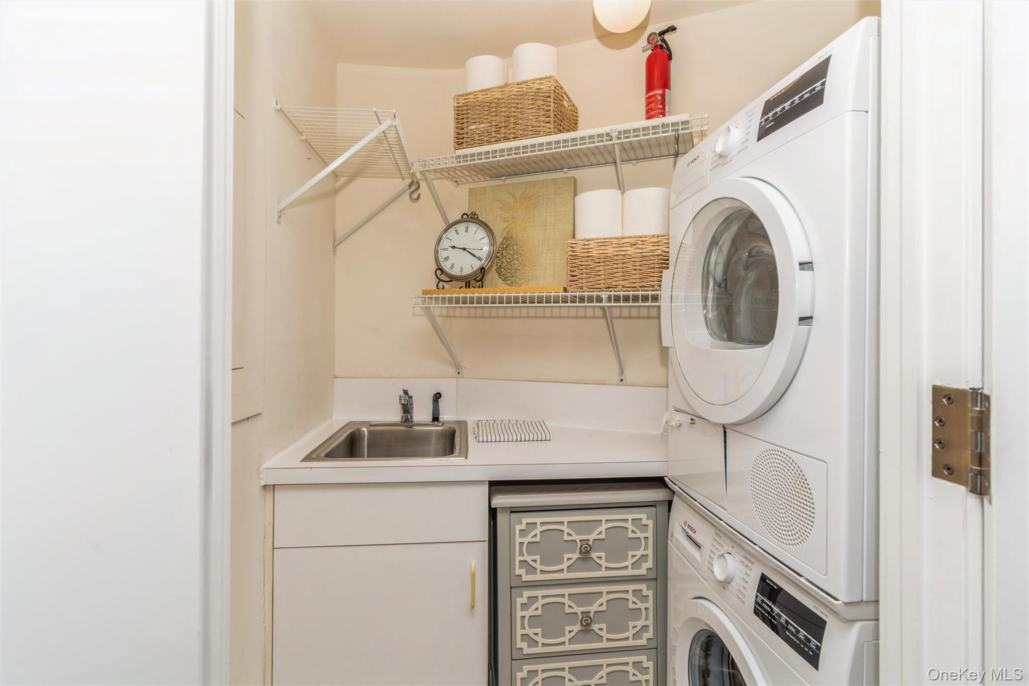 Condo Cherry Valley  Nassau County, NY 11530, MLS-980797-10