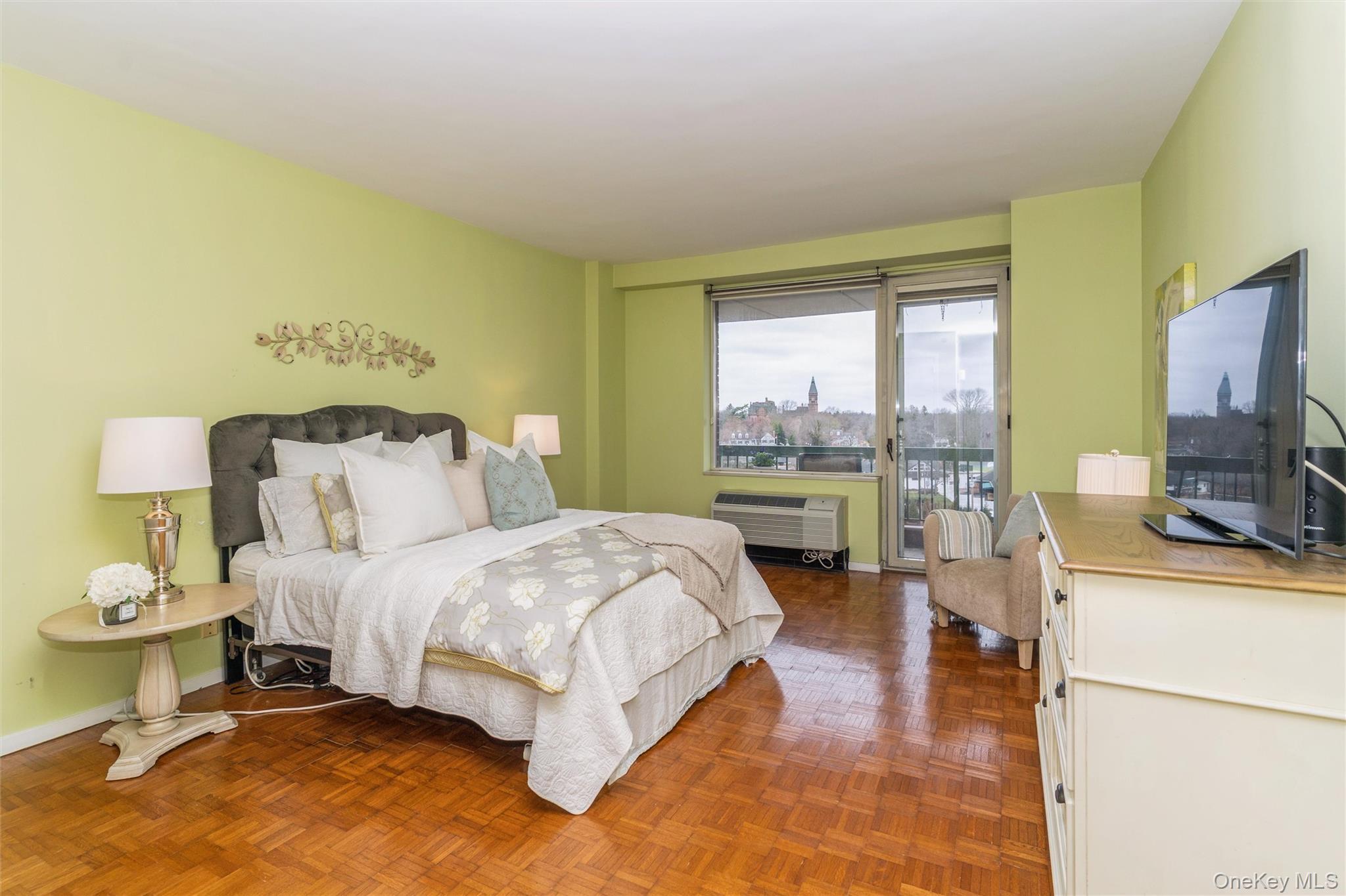 Condo Cherry Valley  Nassau County, NY 11530, MLS-980797-12