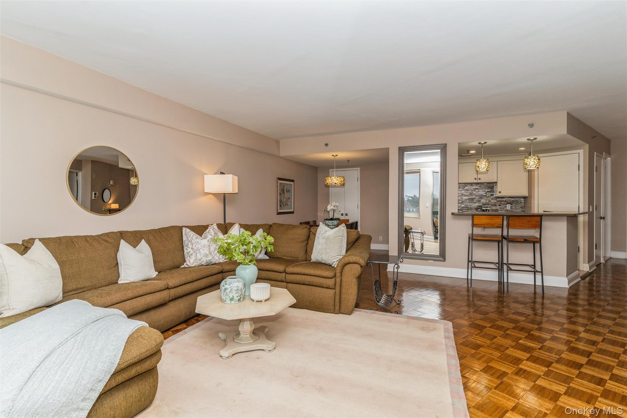 Condo Cherry Valley  Nassau County, NY 11530, MLS-980797-4