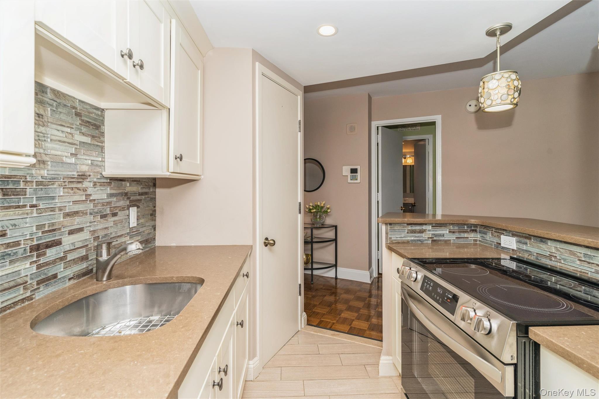 Condo Cherry Valley  Nassau County, NY 11530, MLS-980797-9