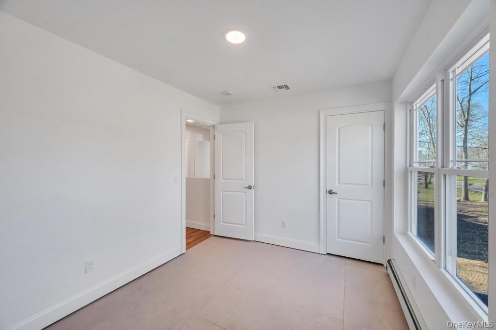 Single Family Starlight  Suffolk County, NY 11967, MLS-980842-39