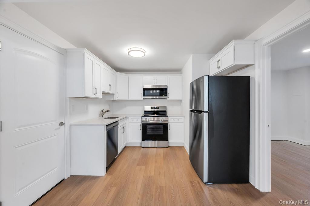 Single Family Starlight  Suffolk County, NY 11967, MLS-980842-47