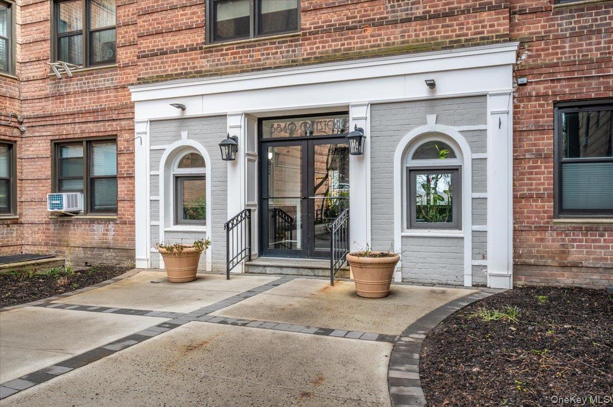 Coop Greystone  Bronx, NY 10463, MLS-980872-18