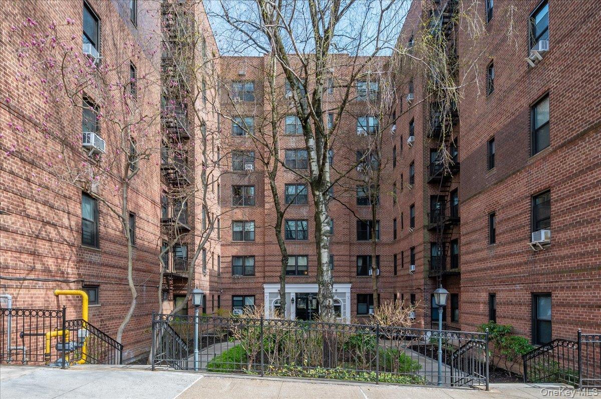 Coop Greystone  Bronx, NY 10463, MLS-980872-20