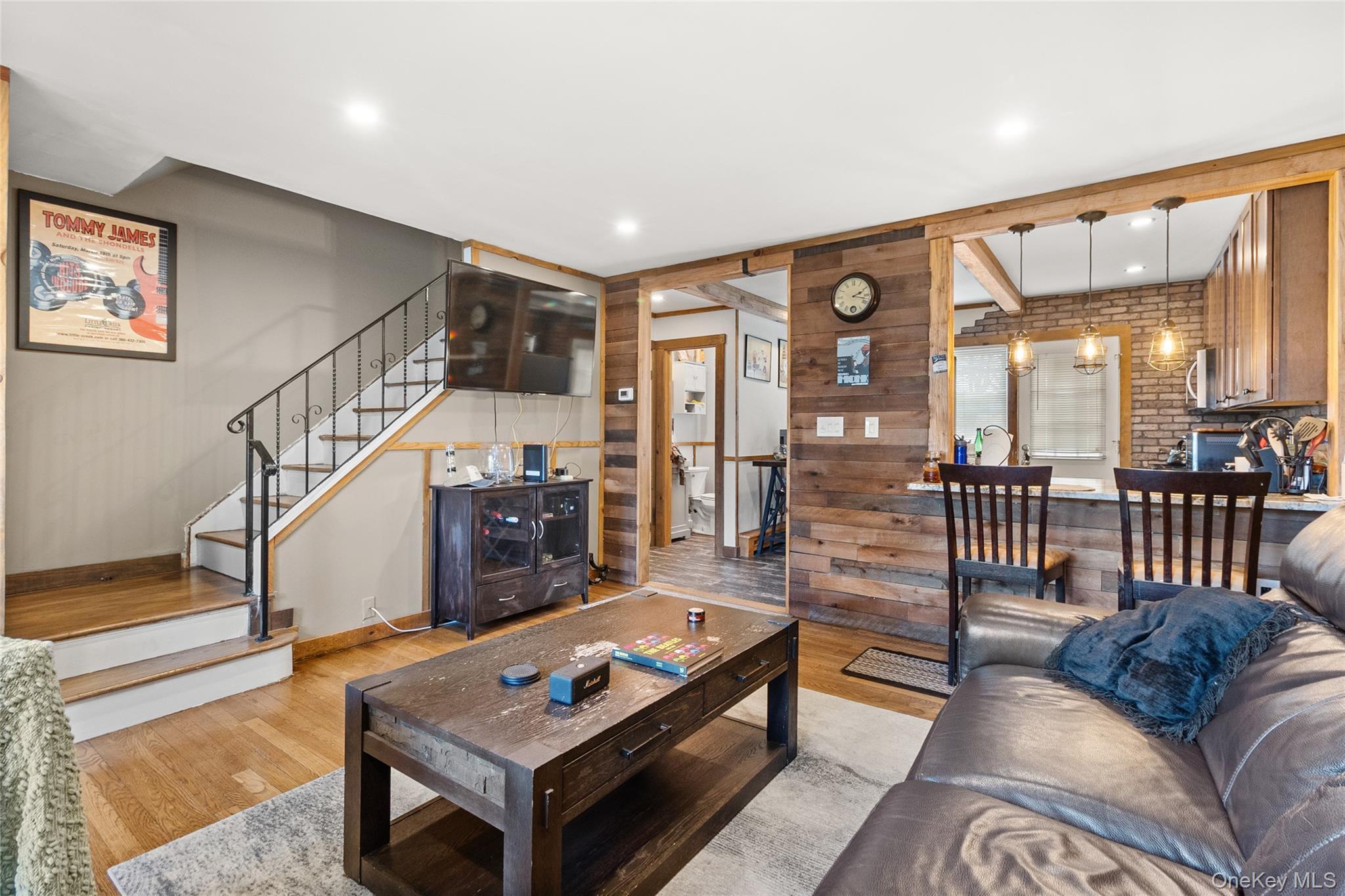 Coop Finch  Suffolk County, NY 11751, MLS-980875-6