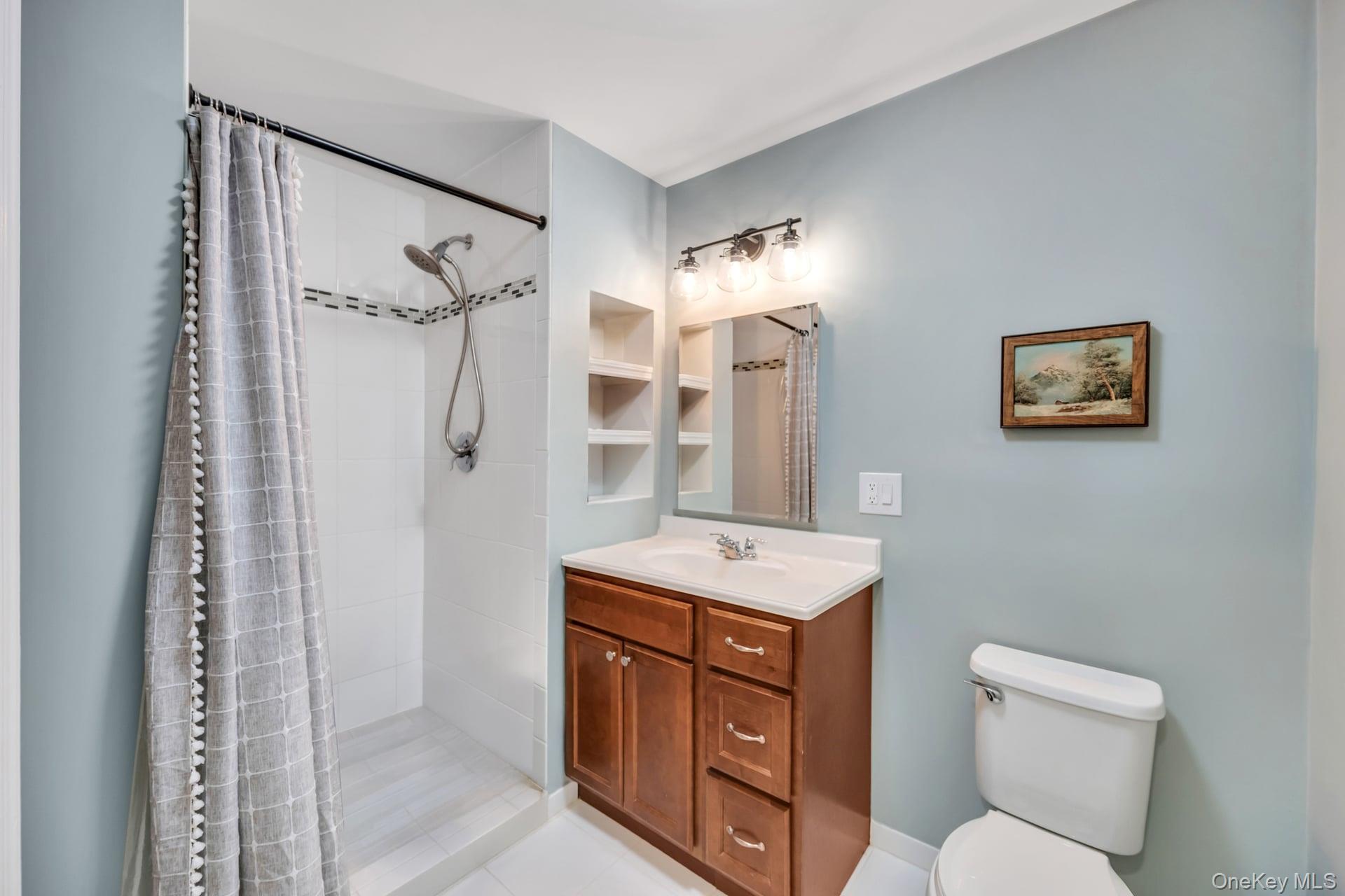 Condo Ashley Suffolk County, NY 11722, MLS-980890-14