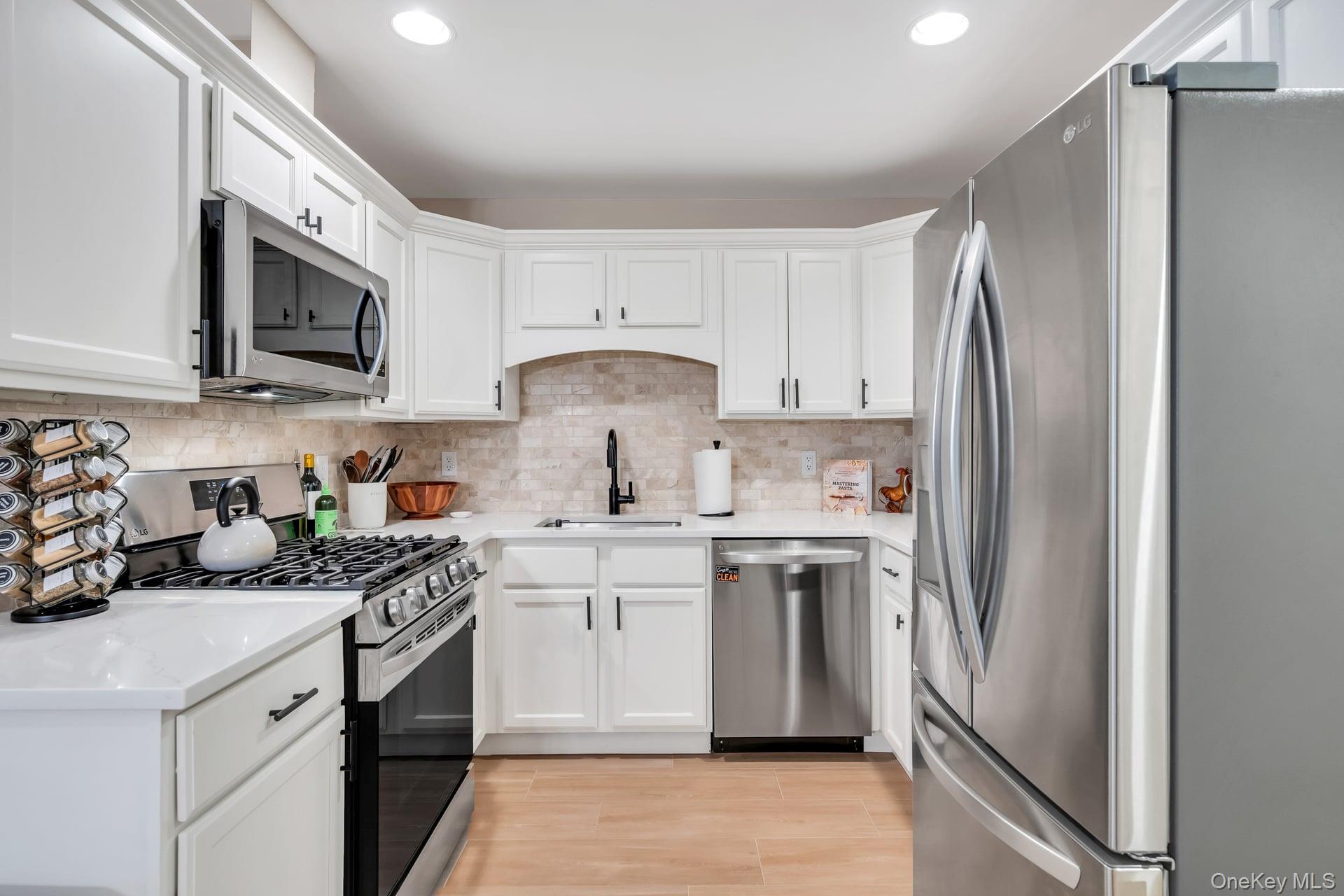 Condo Ashley Suffolk County, NY 11722, MLS-980890-4