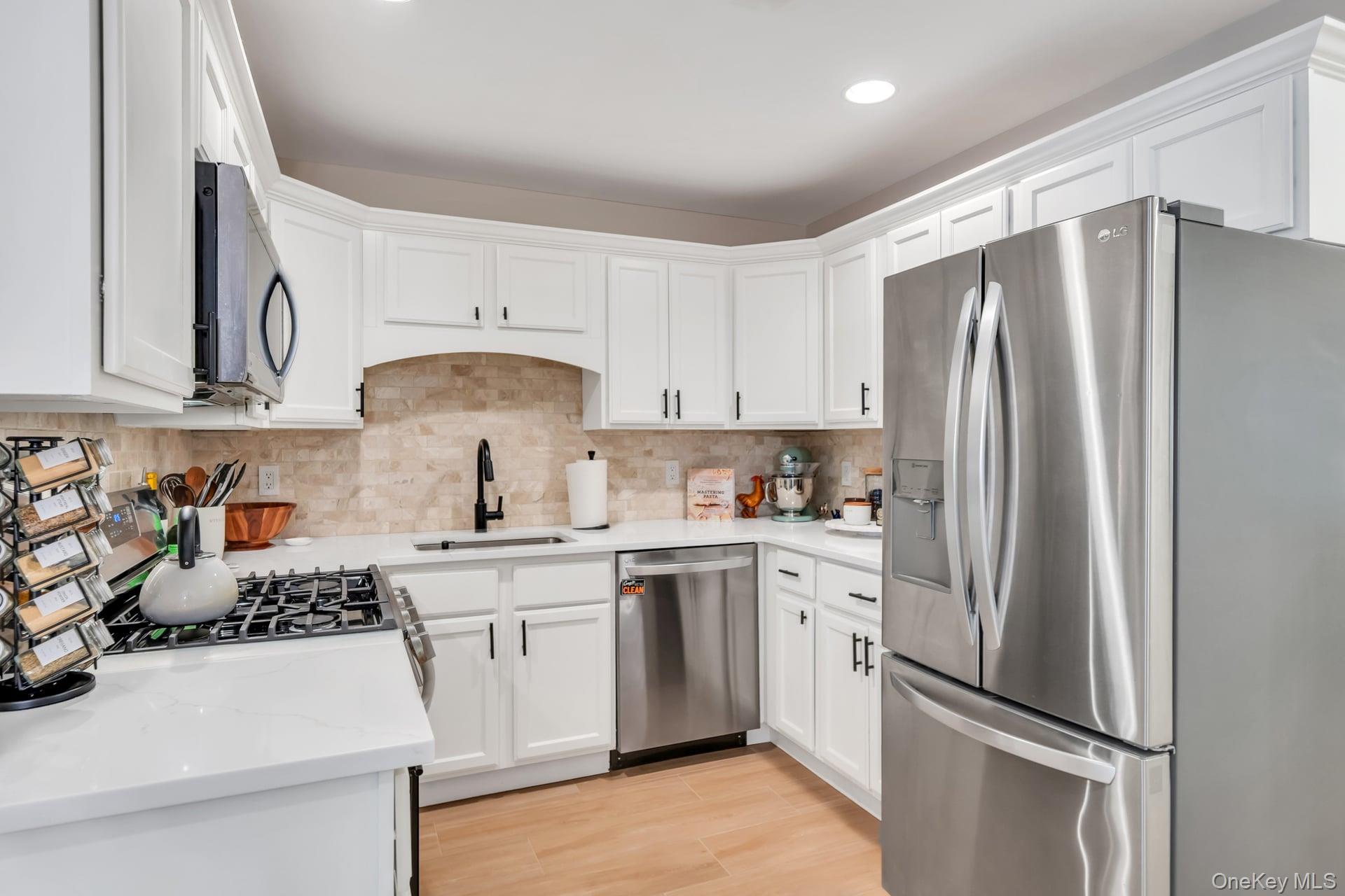 Condo Ashley Suffolk County, NY 11722, MLS-980890-5