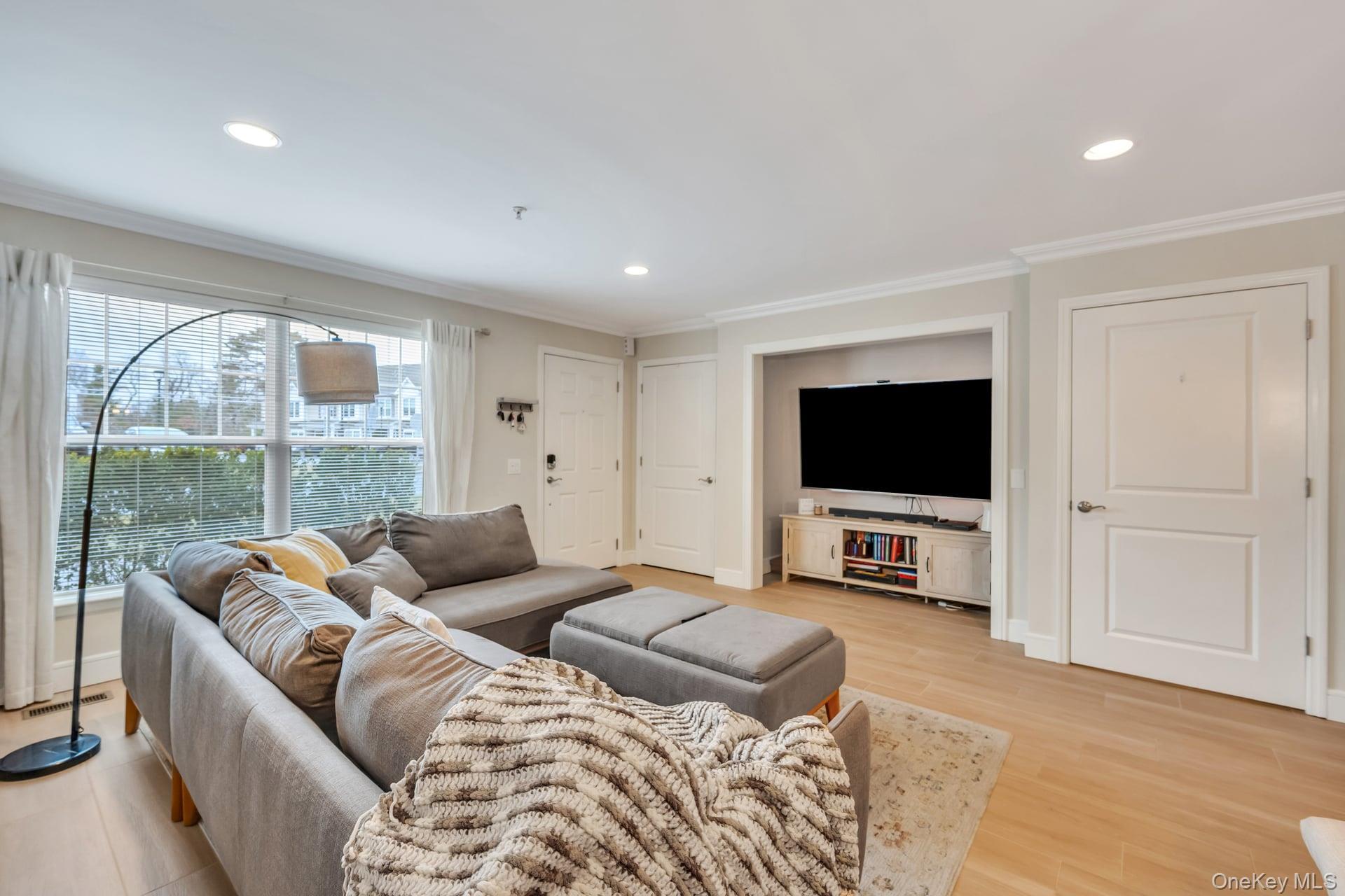 Condo Ashley Suffolk County, NY 11722, MLS-980890-7