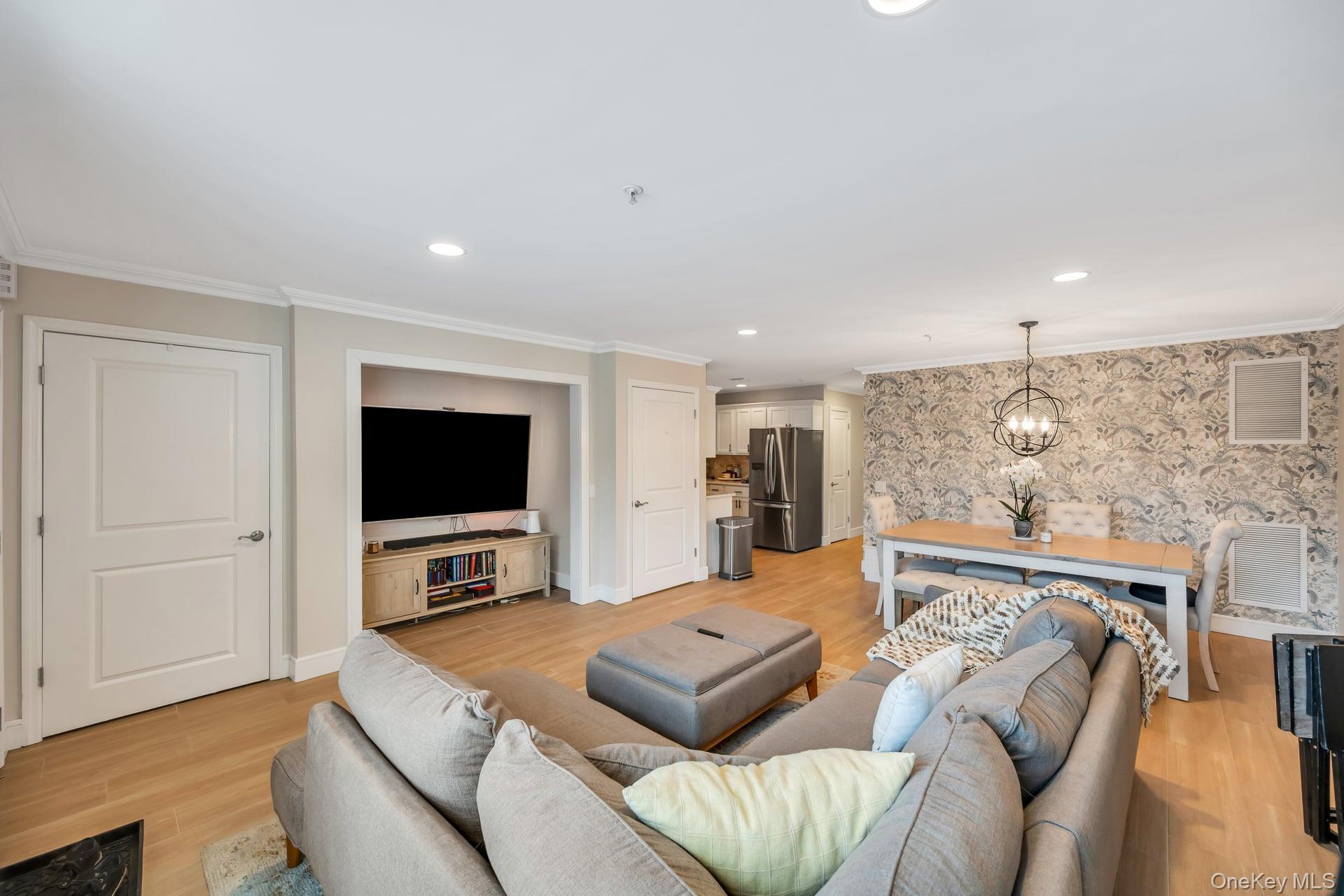 Condo Ashley Suffolk County, NY 11722, MLS-980890-9