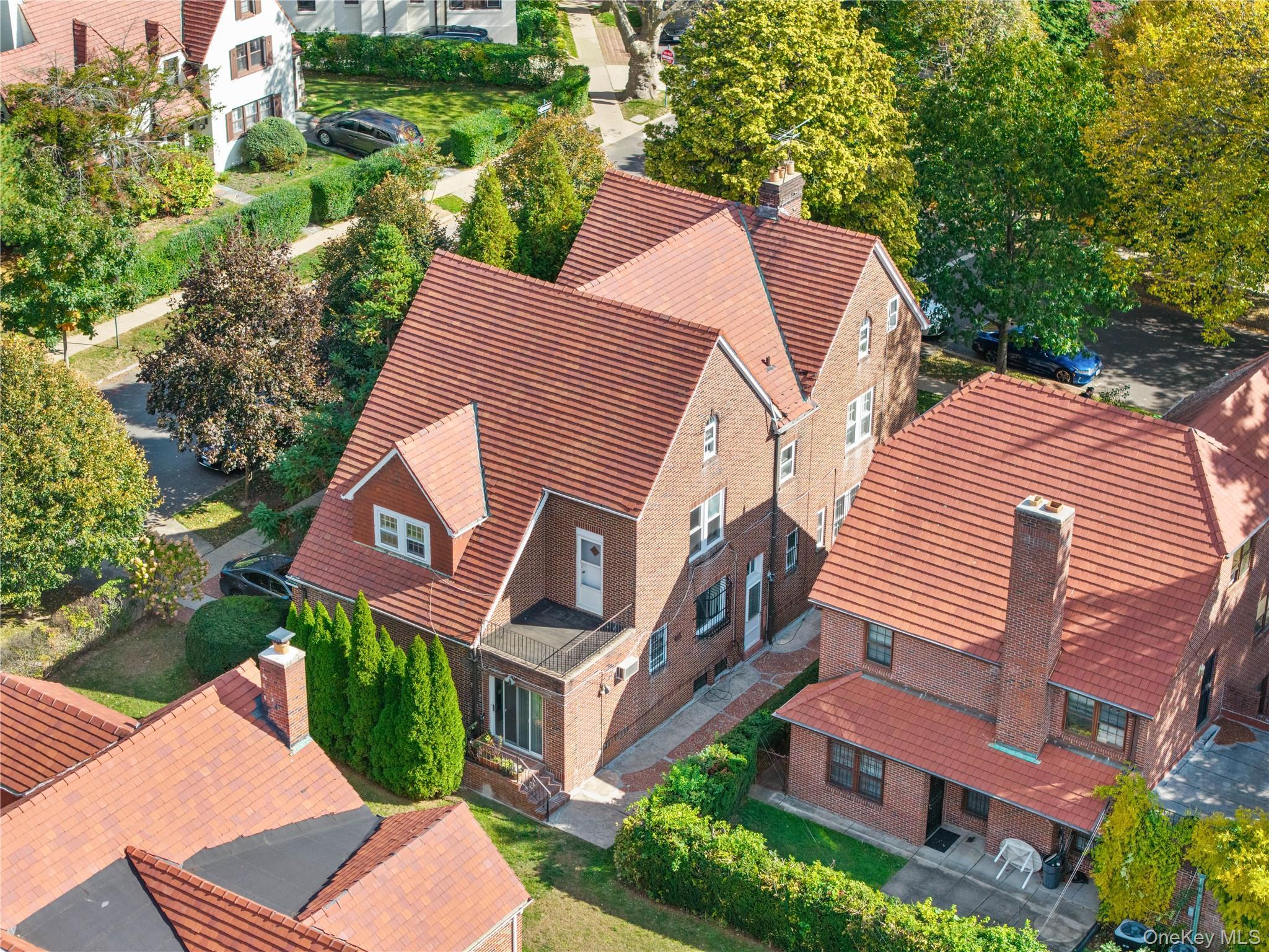 Single Family in New York - Dartmouth  Queens, NY 11375
