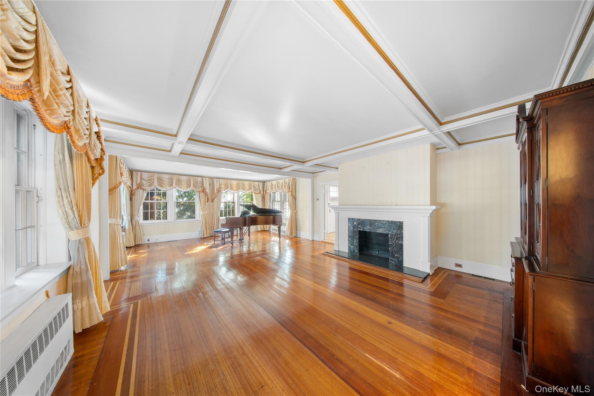Single Family Dartmouth  Queens, NY 11375, MLS-980926-15