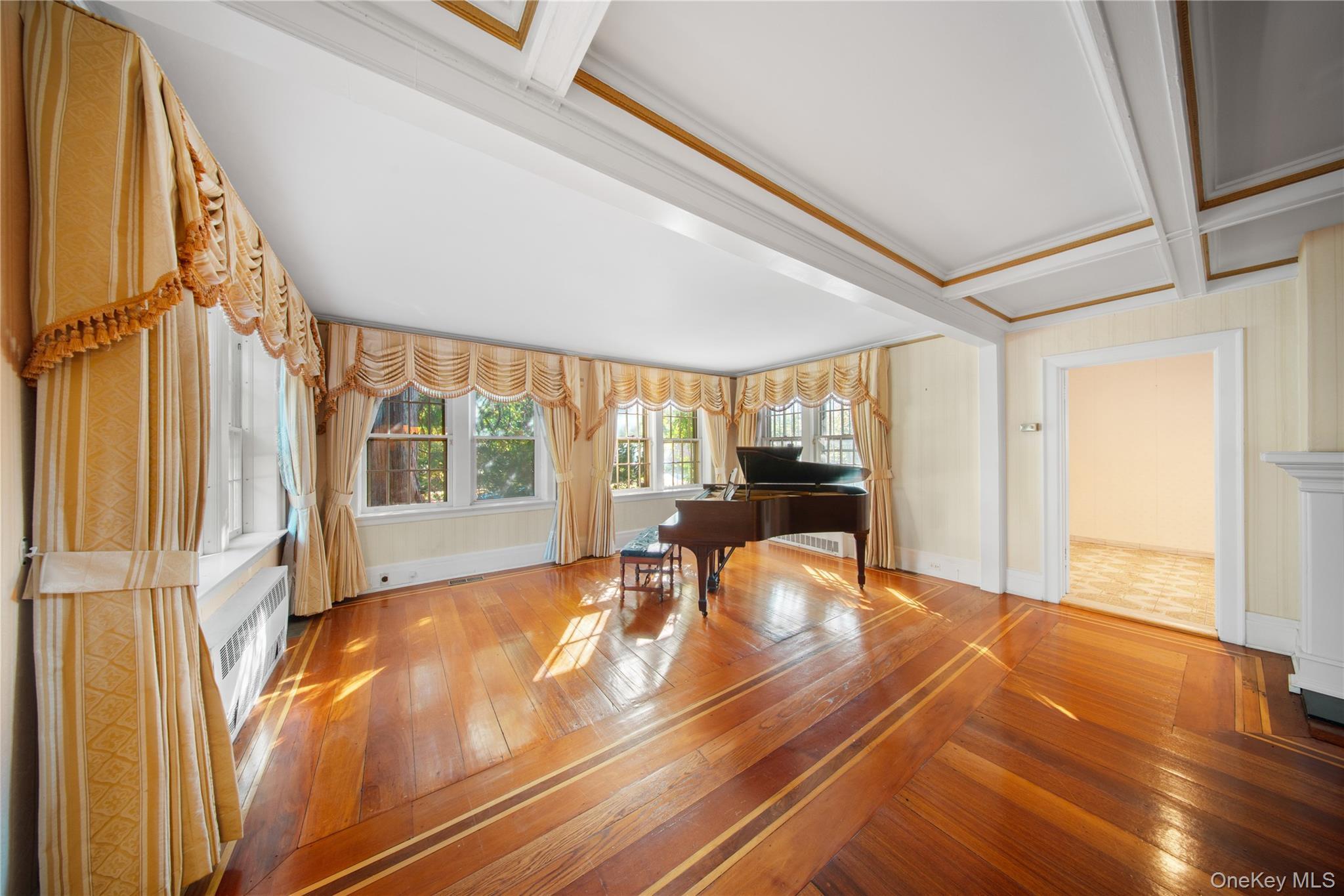 Single Family Dartmouth  Queens, NY 11375, MLS-980926-17