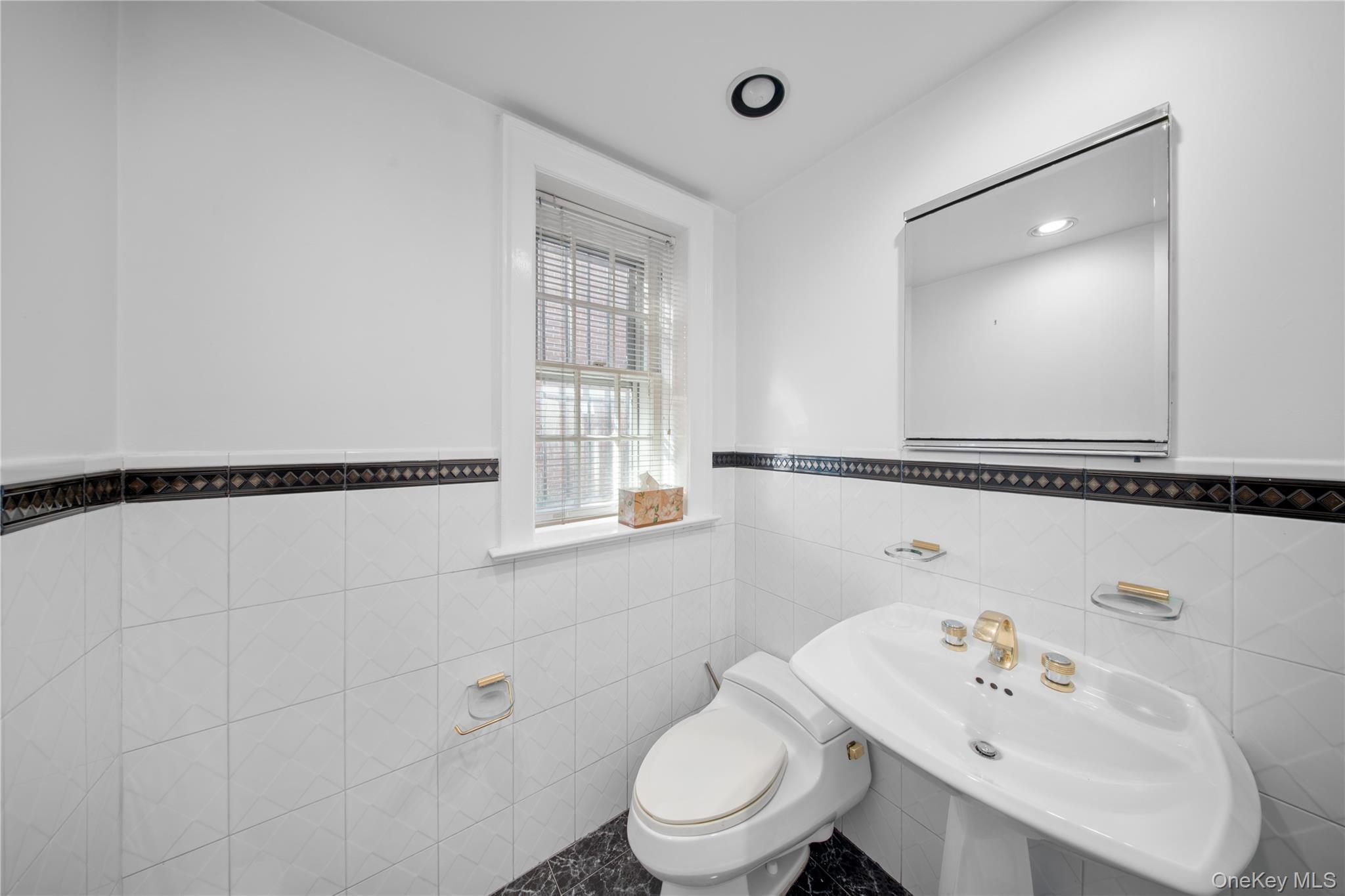 Single Family Dartmouth  Queens, NY 11375, MLS-980926-20