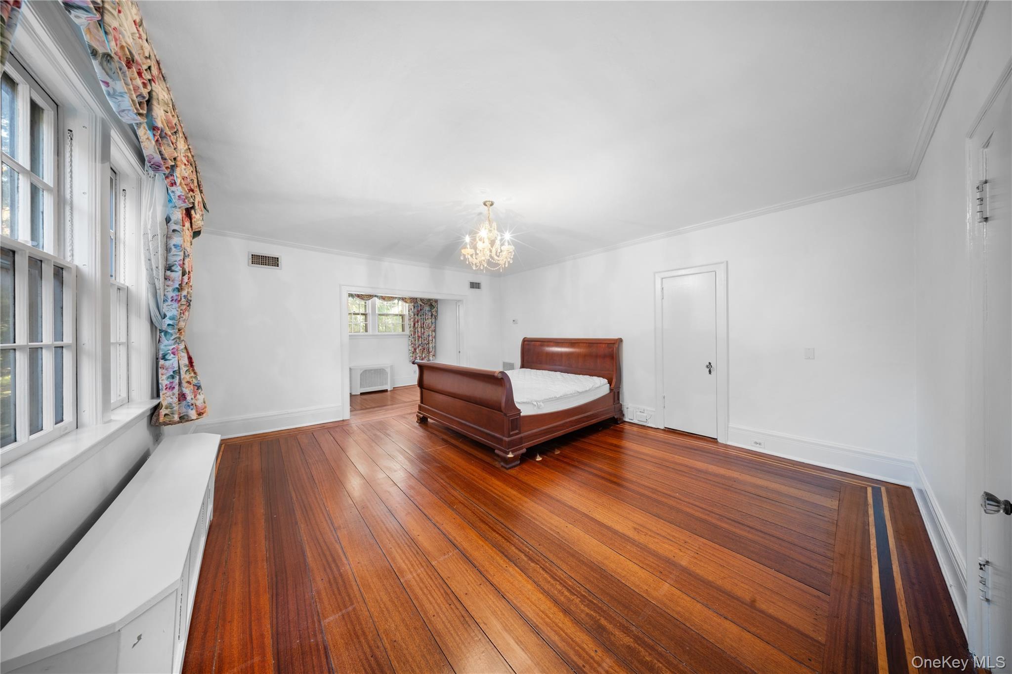 Single Family Dartmouth  Queens, NY 11375, MLS-980926-23