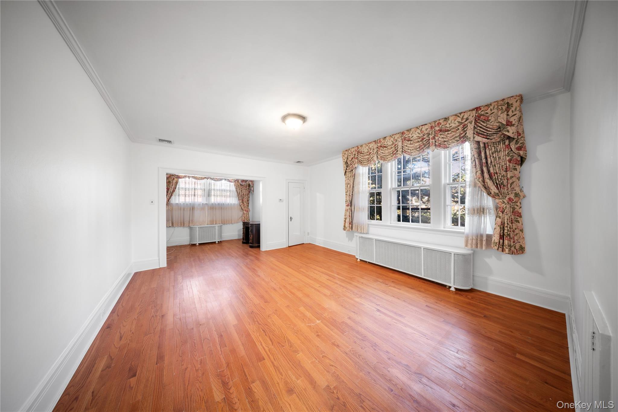 Single Family Dartmouth  Queens, NY 11375, MLS-980926-25