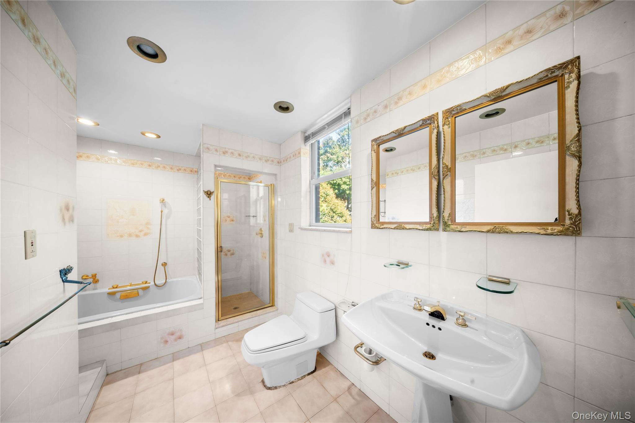 Single Family Dartmouth  Queens, NY 11375, MLS-980926-28
