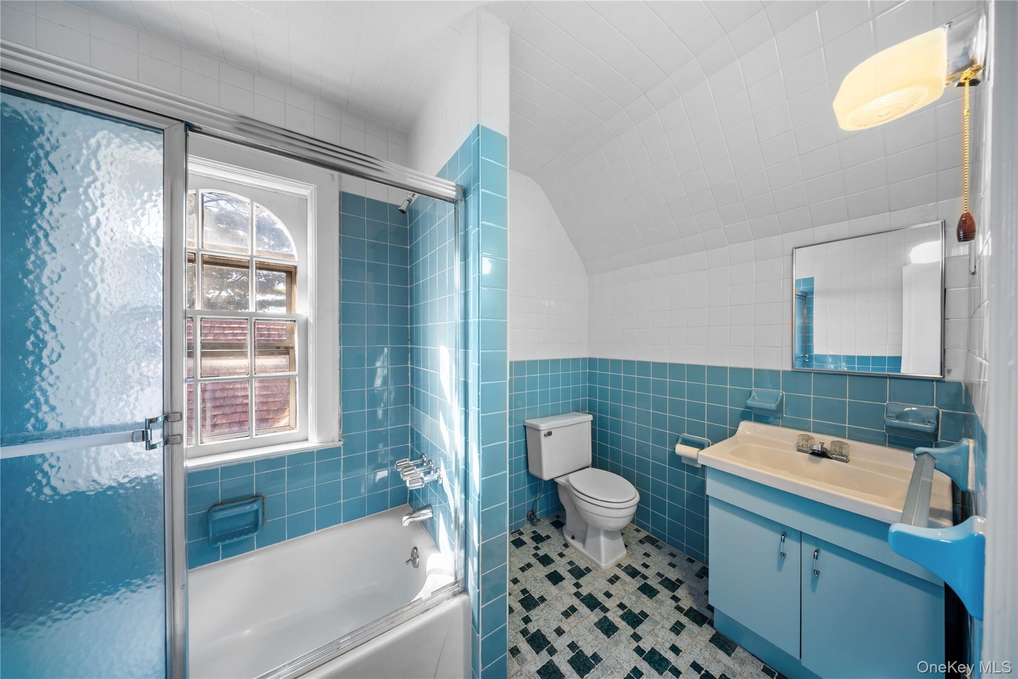 Single Family Dartmouth  Queens, NY 11375, MLS-980926-35