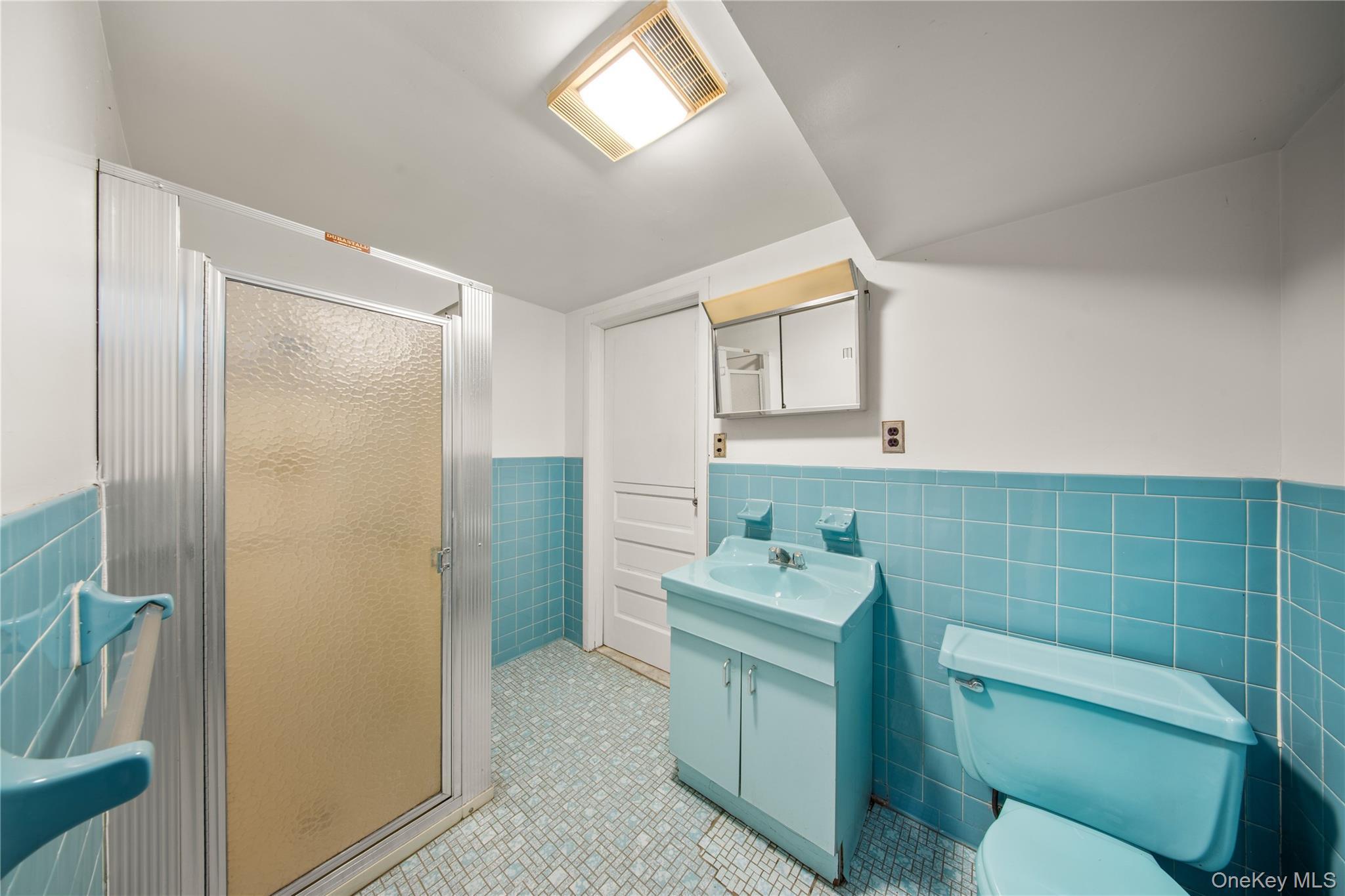 Single Family Dartmouth  Queens, NY 11375, MLS-980926-39