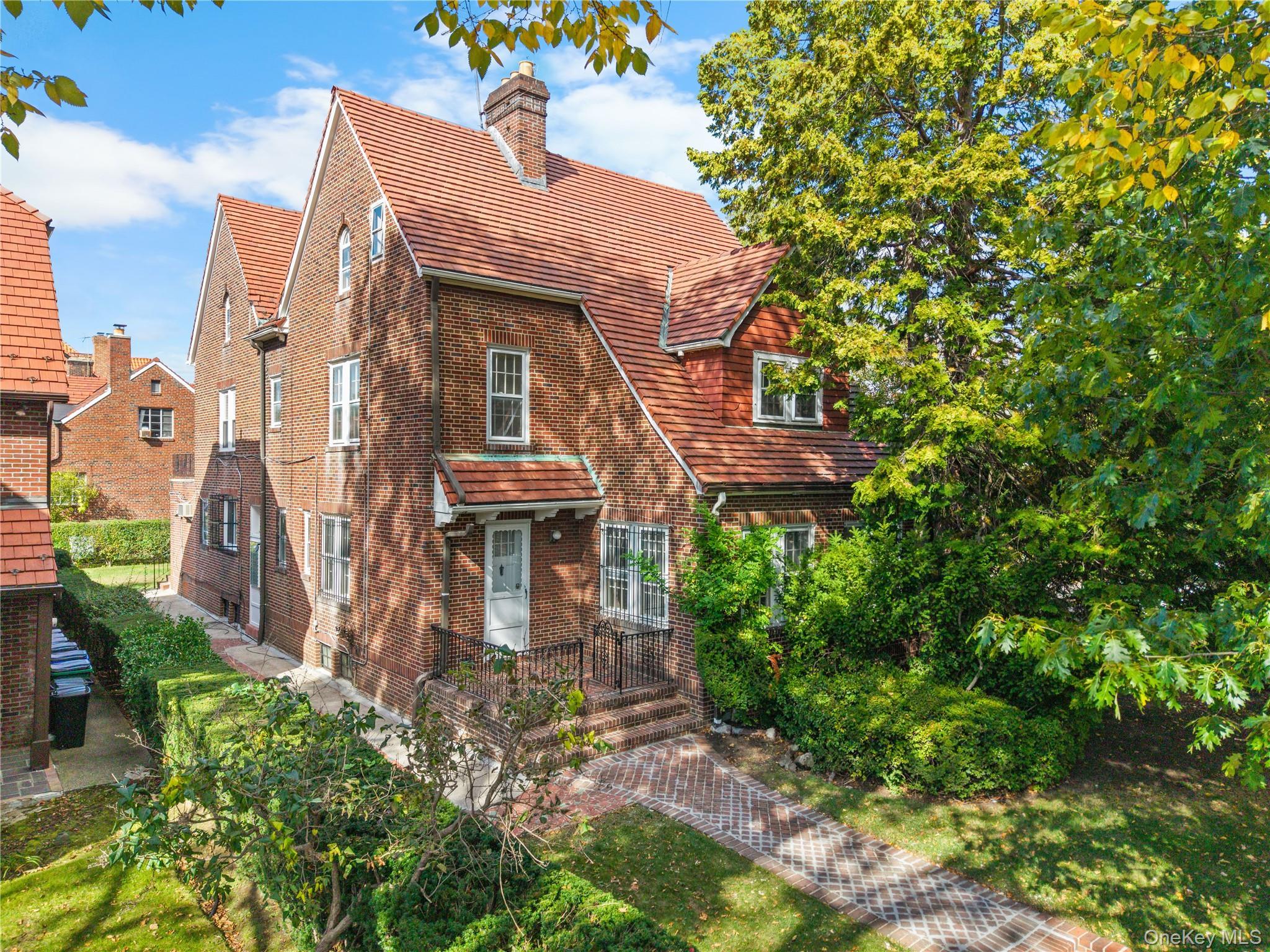 Single Family Dartmouth  Queens, NY 11375, MLS-980926-46