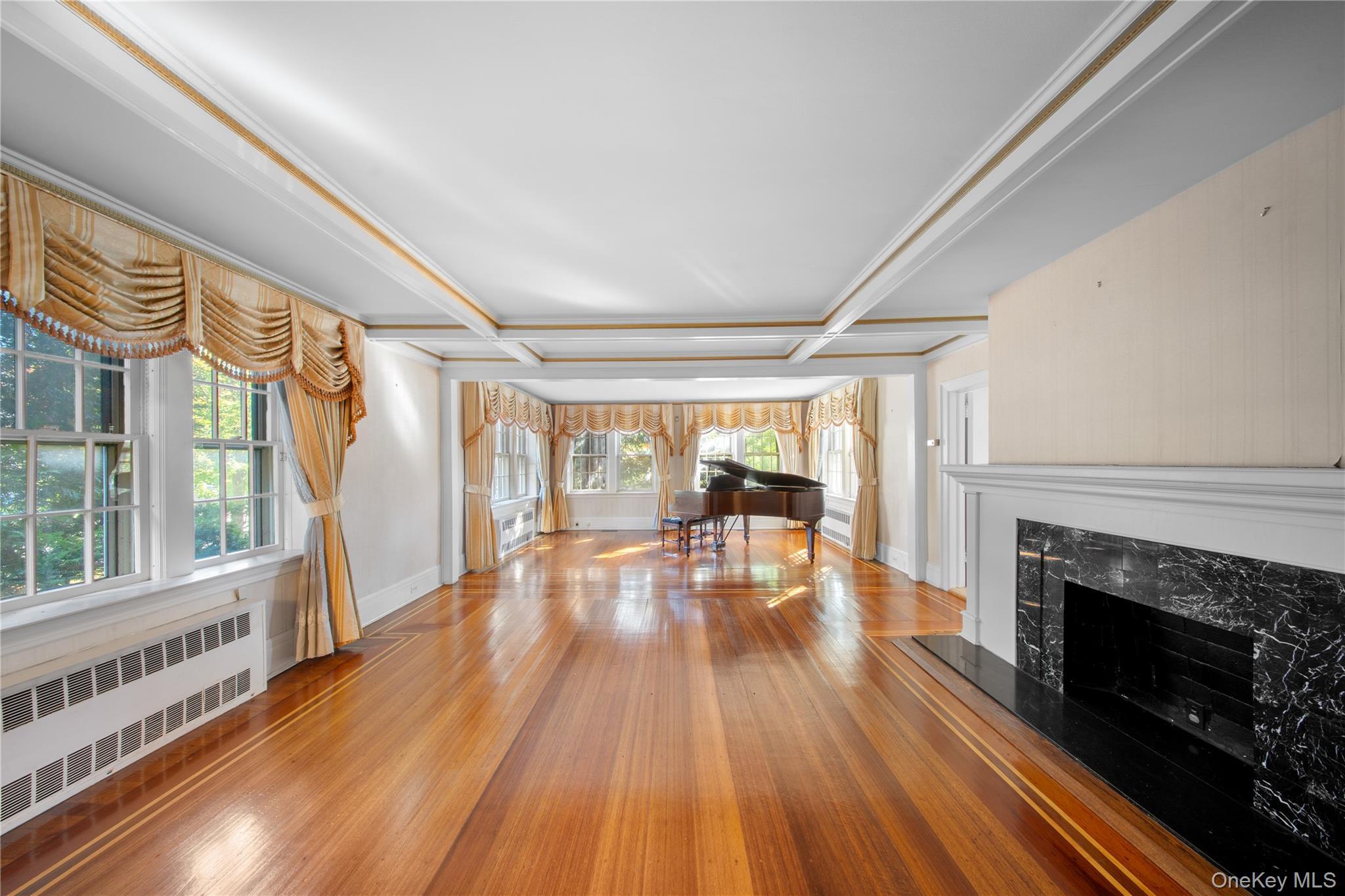 Single Family Dartmouth  Queens, NY 11375, MLS-980926-7