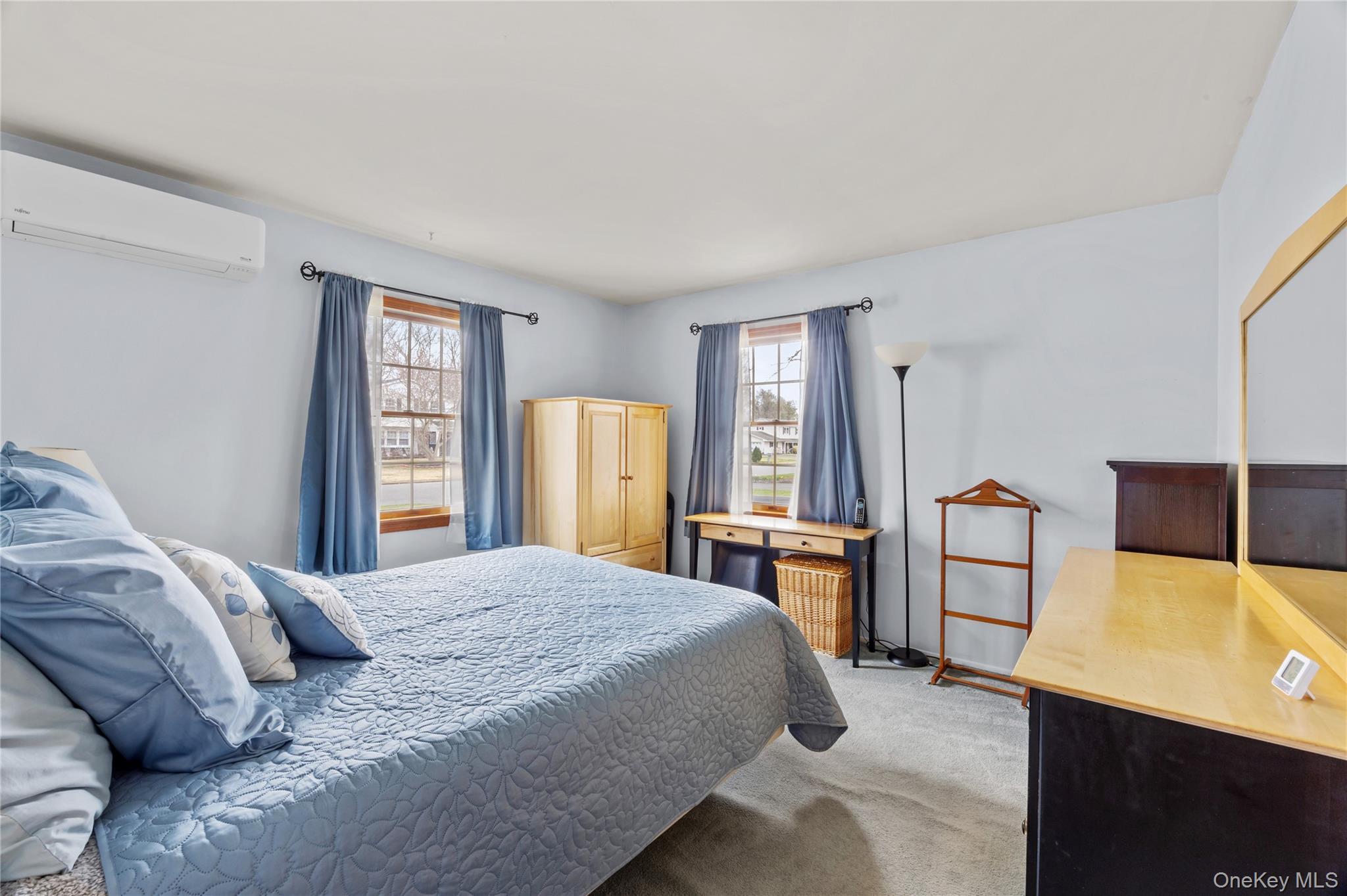 Single Family Westmoylan  Suffolk County, NY 11727, MLS-980929-16