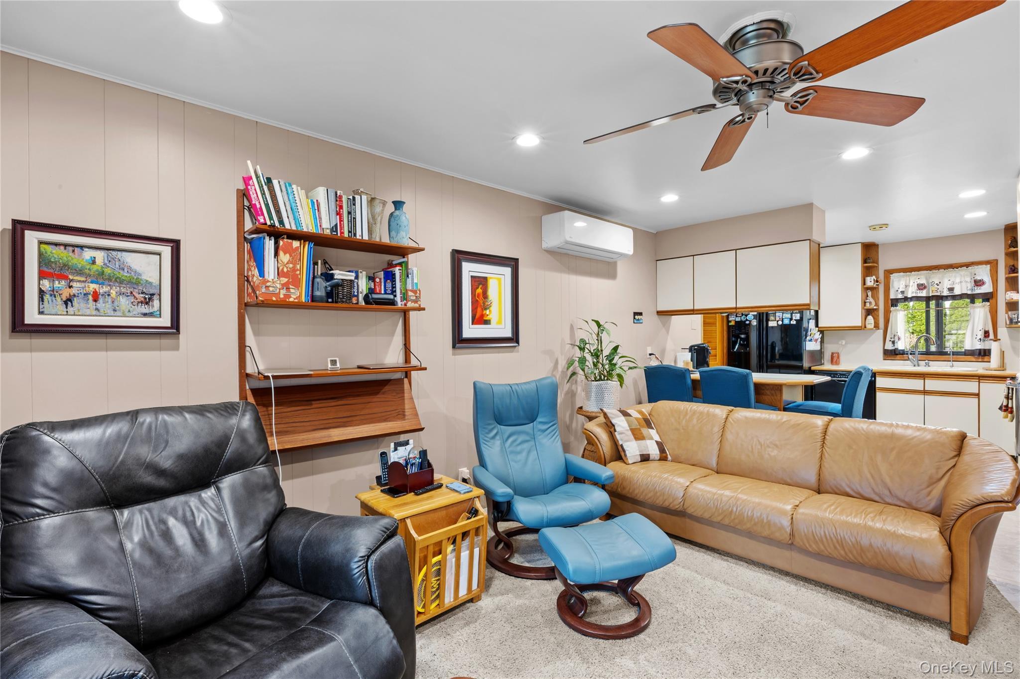 Single Family Westmoylan  Suffolk County, NY 11727, MLS-980929-21
