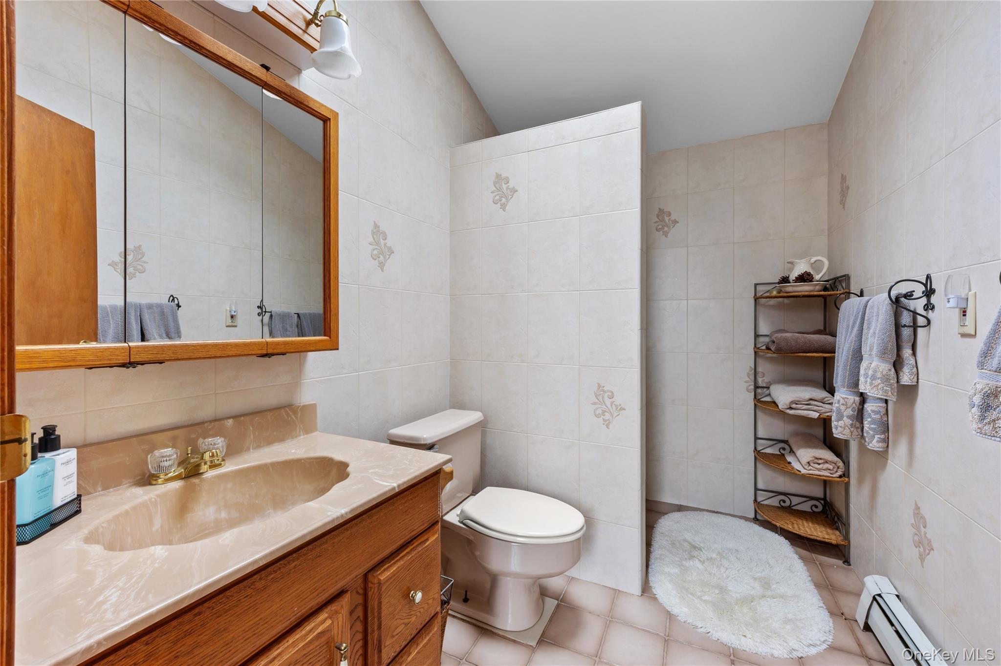 Single Family Westmoylan  Suffolk County, NY 11727, MLS-980929-25