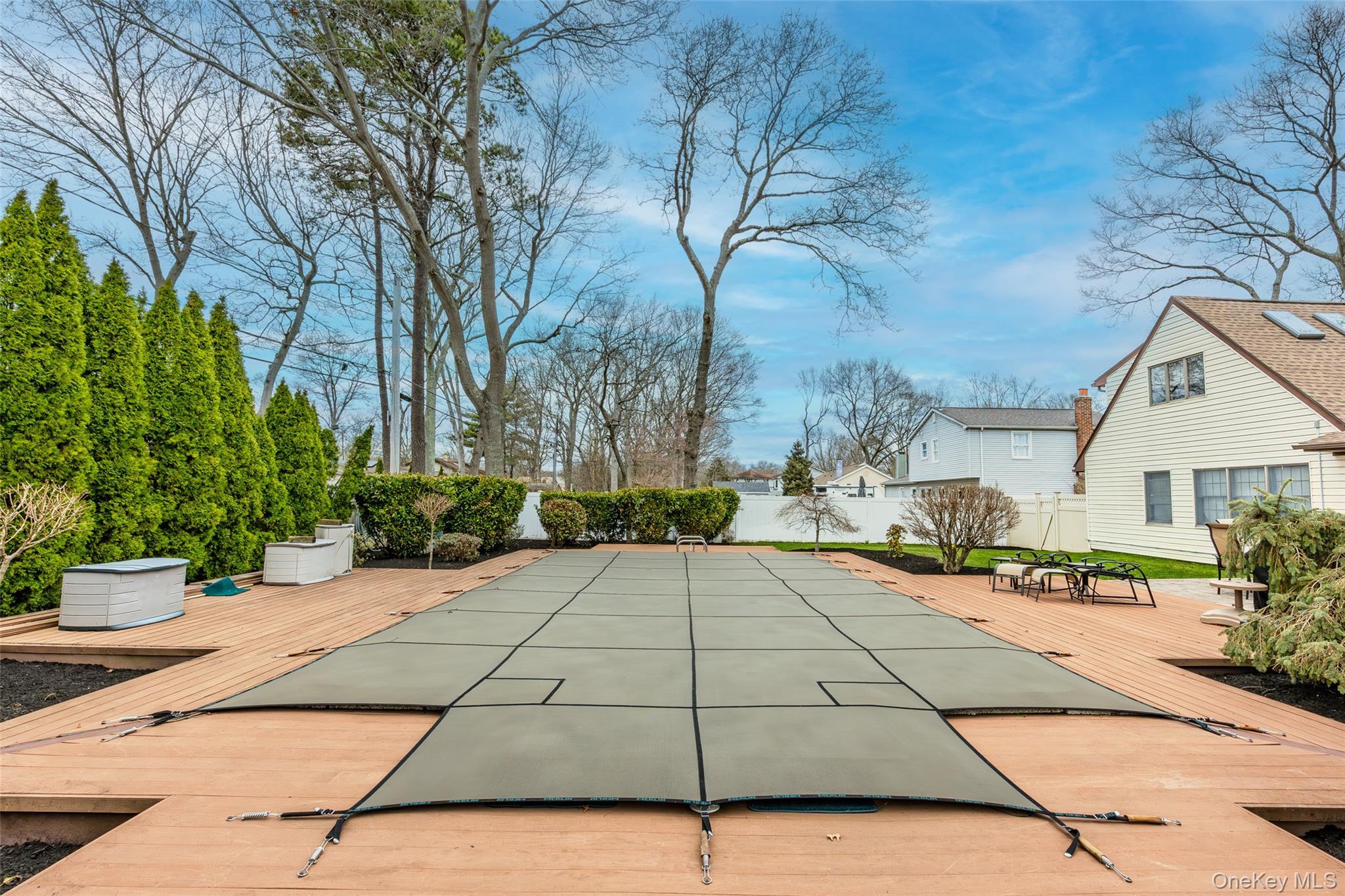 Single Family Westmoylan  Suffolk County, NY 11727, MLS-980929-28