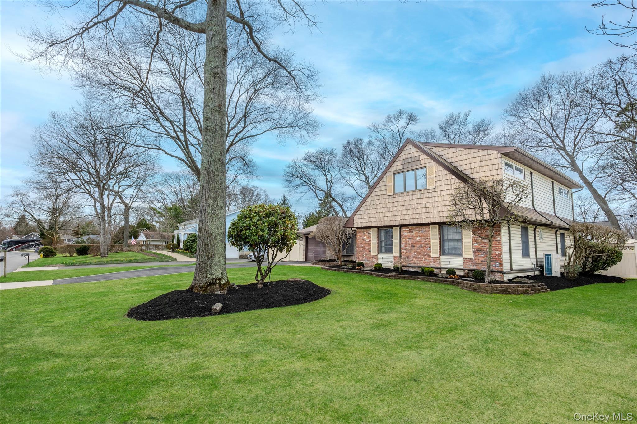 Single Family Westmoylan  Suffolk County, NY 11727, MLS-980929-3