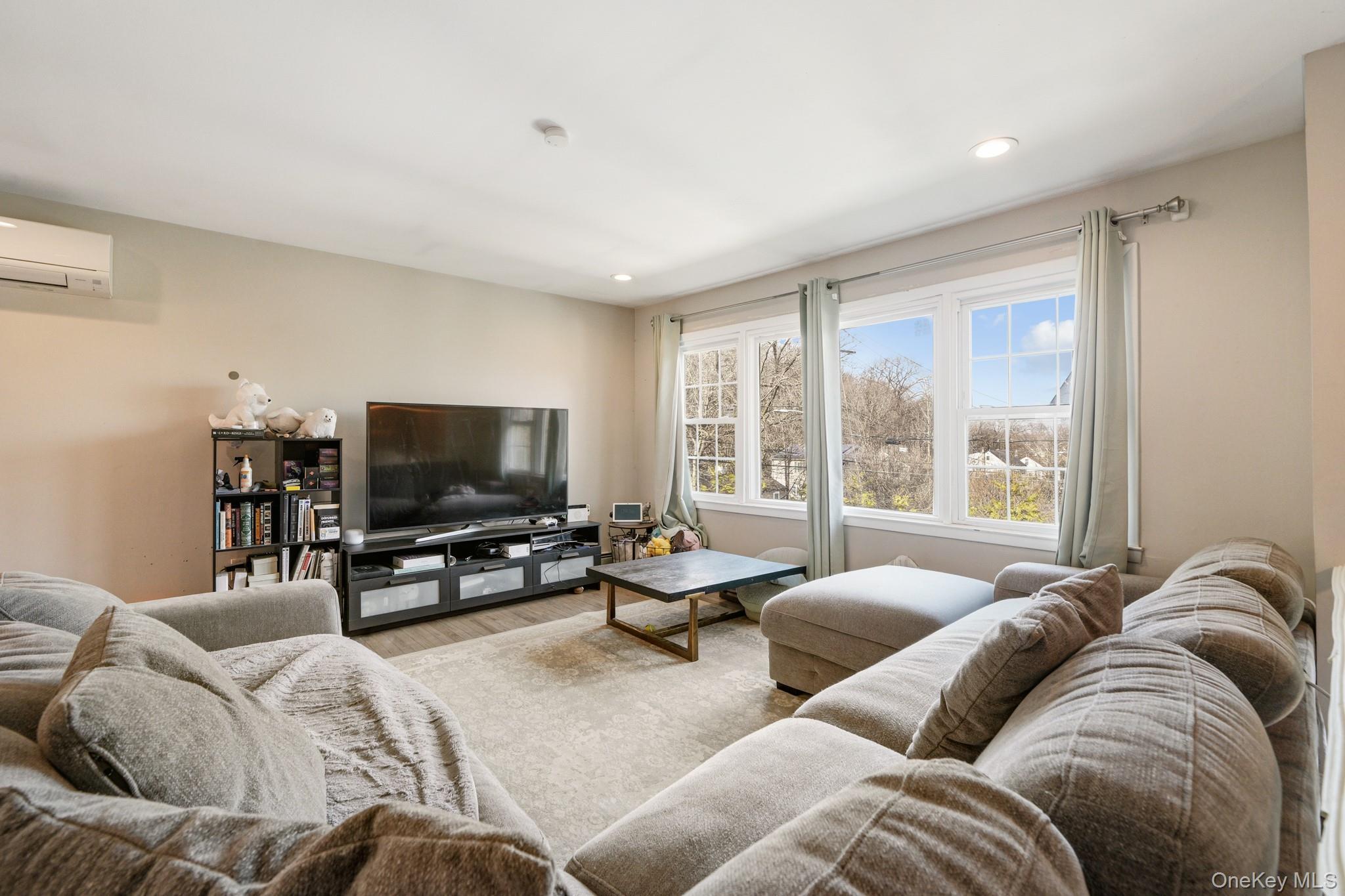 Single Family Dickinson  Rockland County, NY 10960, MLS-980982-8