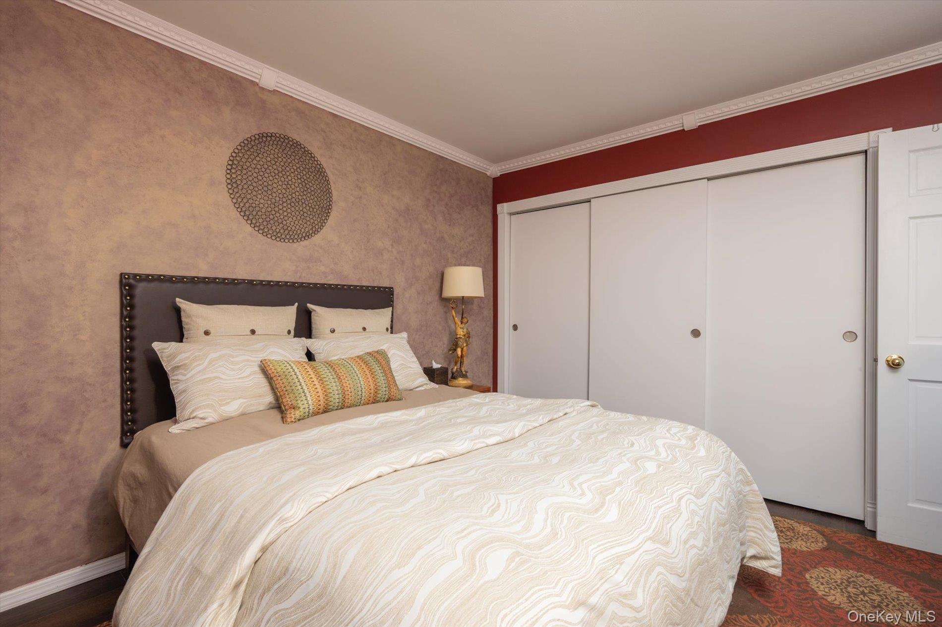 Condo Greenmeadow  Suffolk County, NY 11729, MLS-981002-10