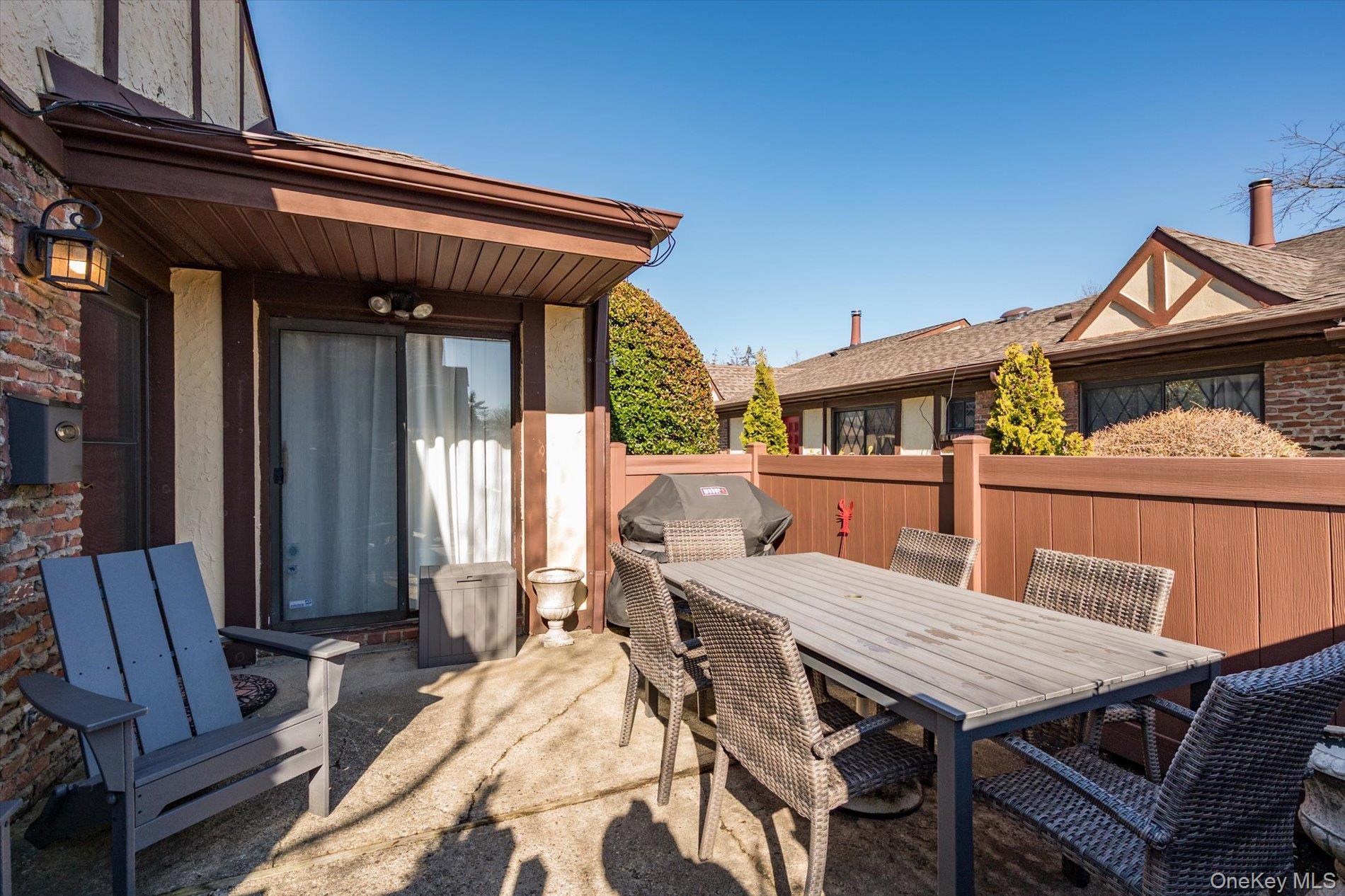 Condo Greenmeadow  Suffolk County, NY 11729, MLS-981002-13