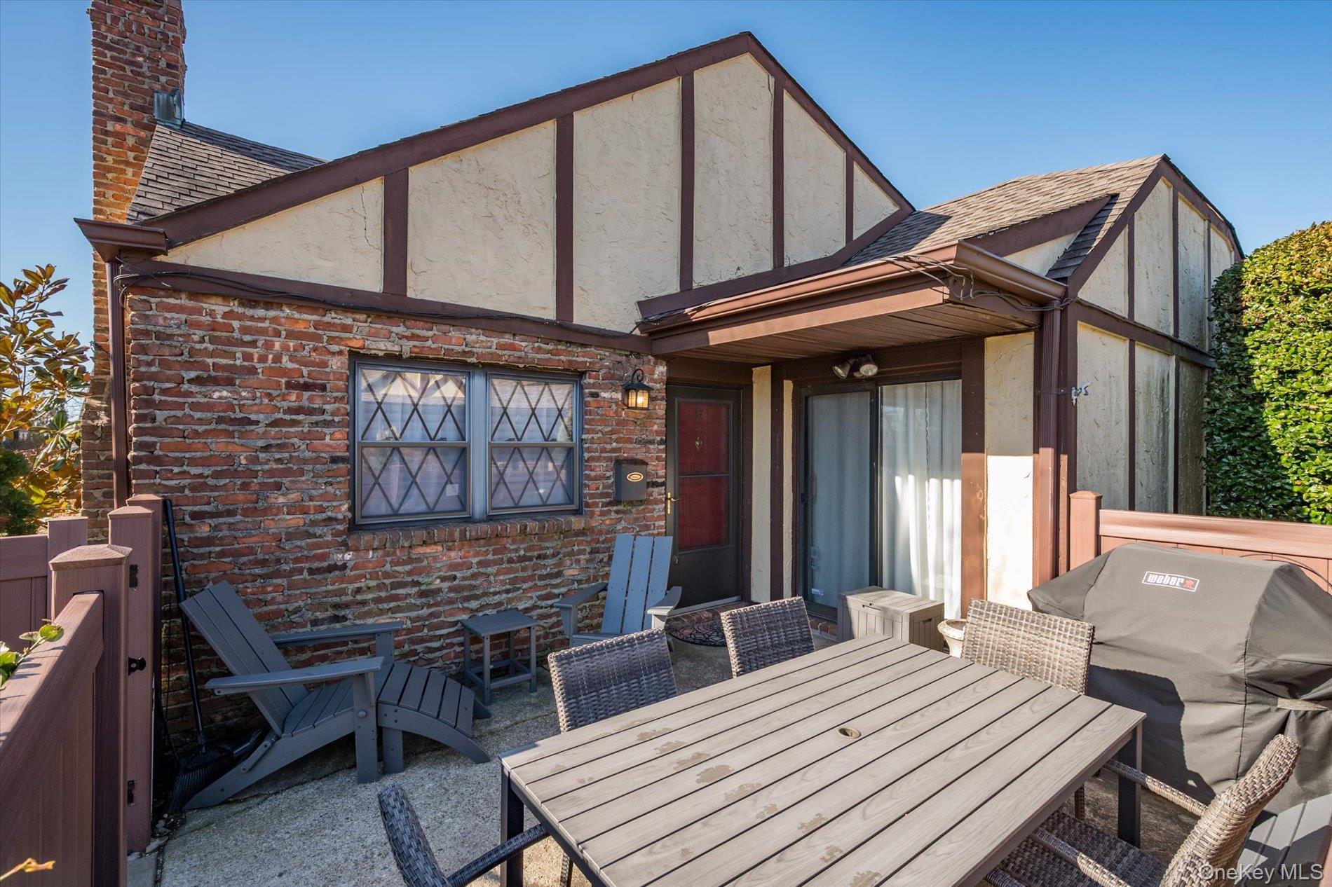 Condo Greenmeadow  Suffolk County, NY 11729, MLS-981002-14