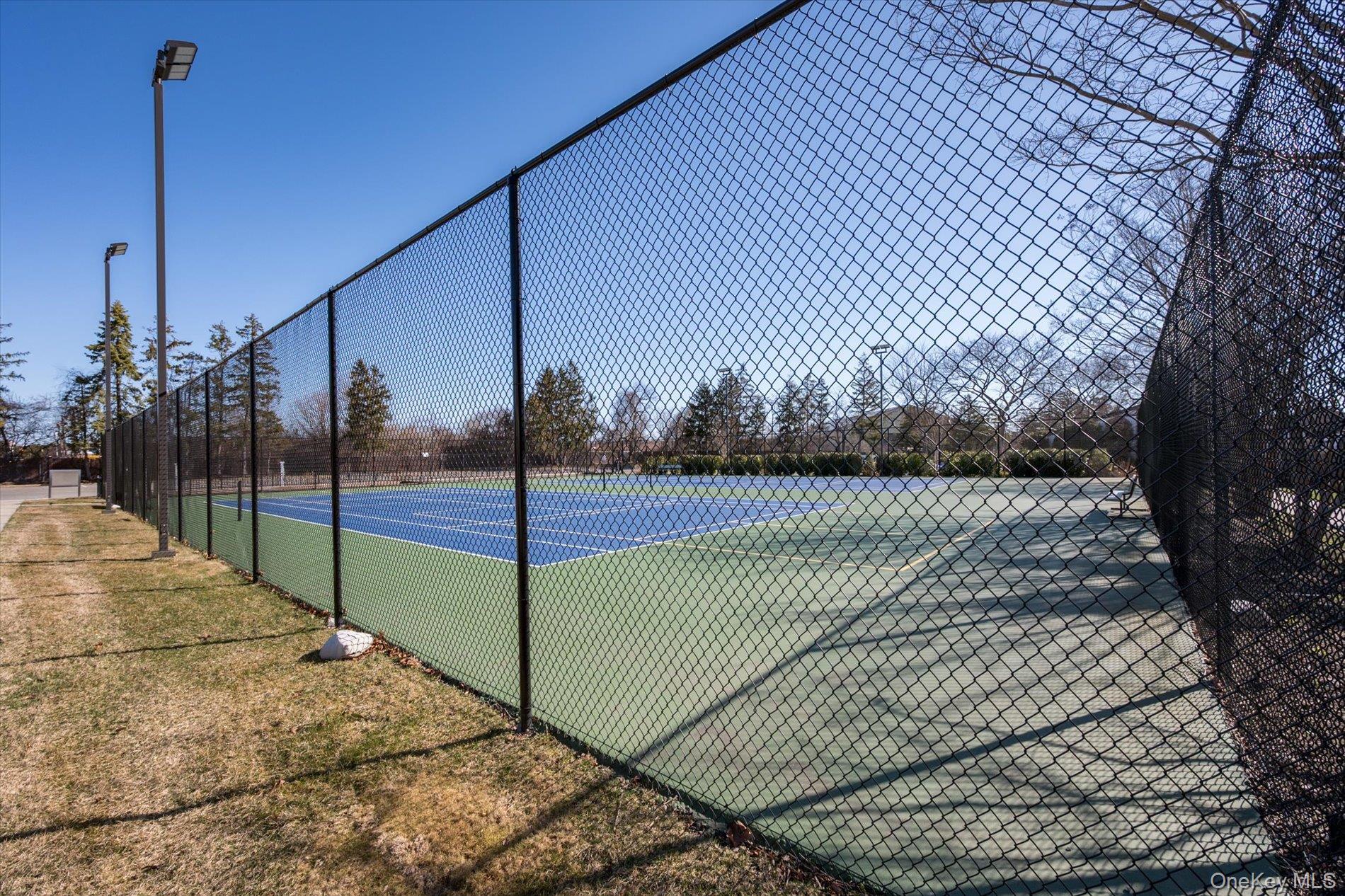 Condo Greenmeadow  Suffolk County, NY 11729, MLS-981002-18