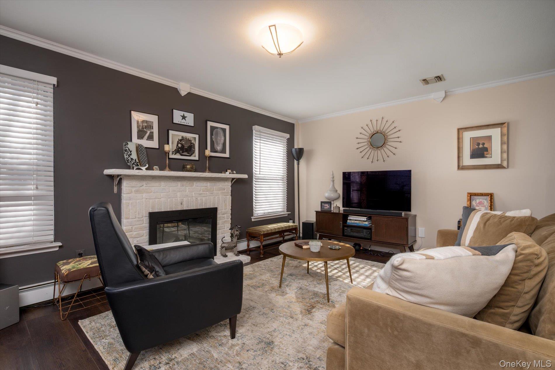 Condo Greenmeadow  Suffolk County, NY 11729, MLS-981002-3