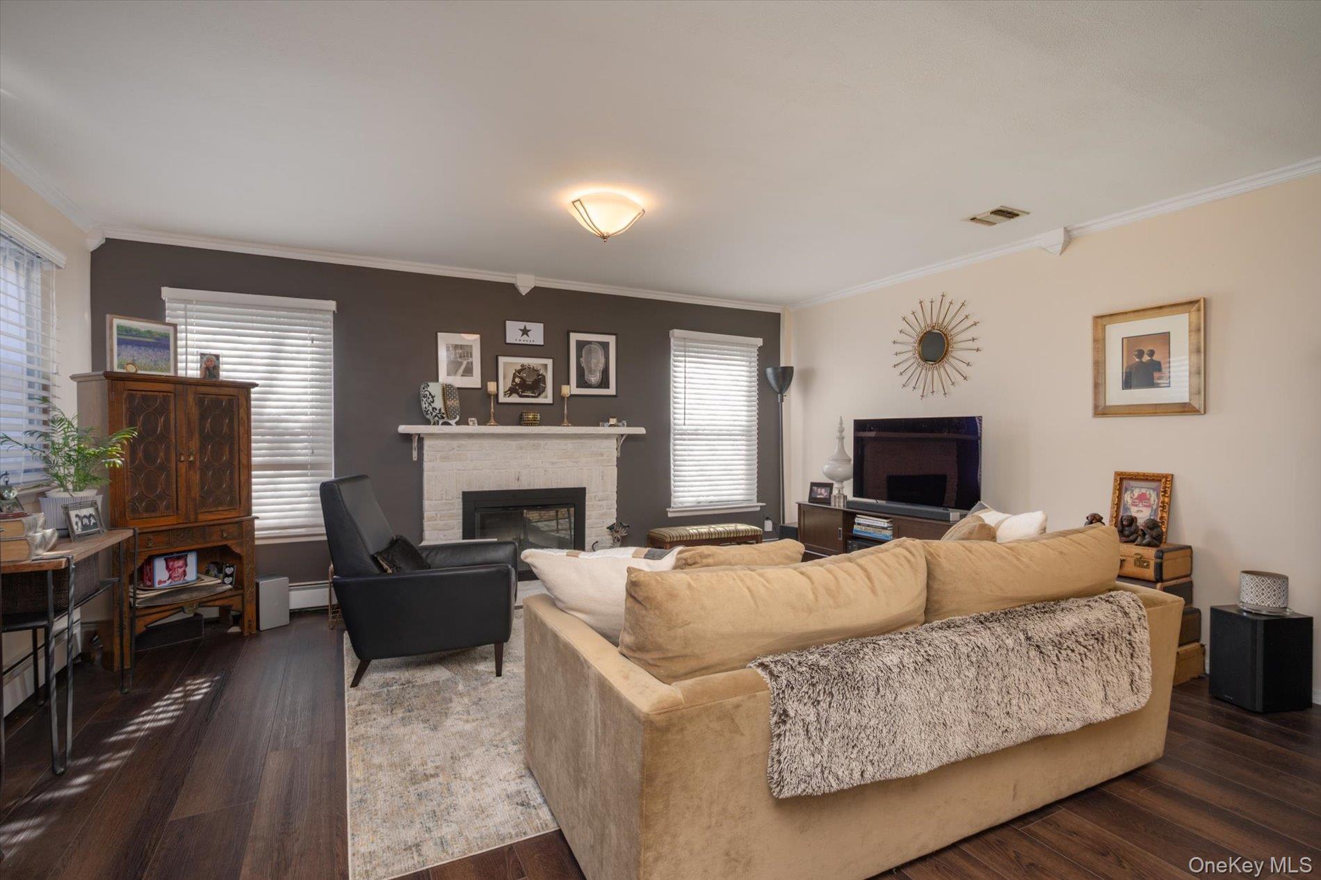 Condo Greenmeadow  Suffolk County, NY 11729, MLS-981002-4