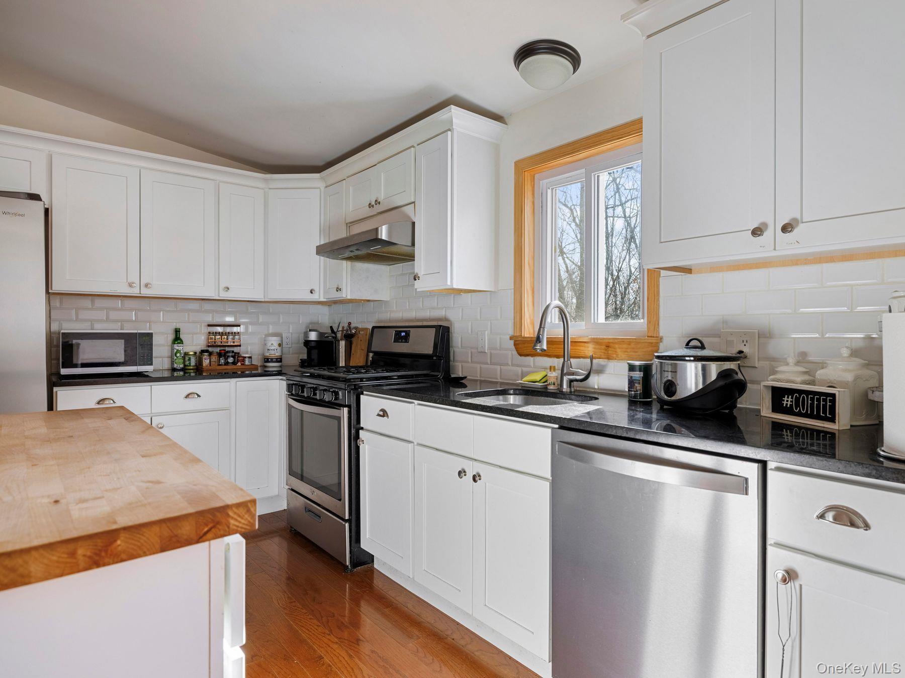 Single Family Ridgeview  Ulster County, NY 12446, MLS-981023-12
