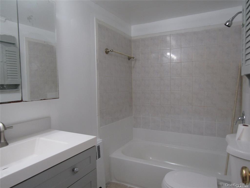 Single Family Ruth Nassau County, NY 11563, MLS-981027-8