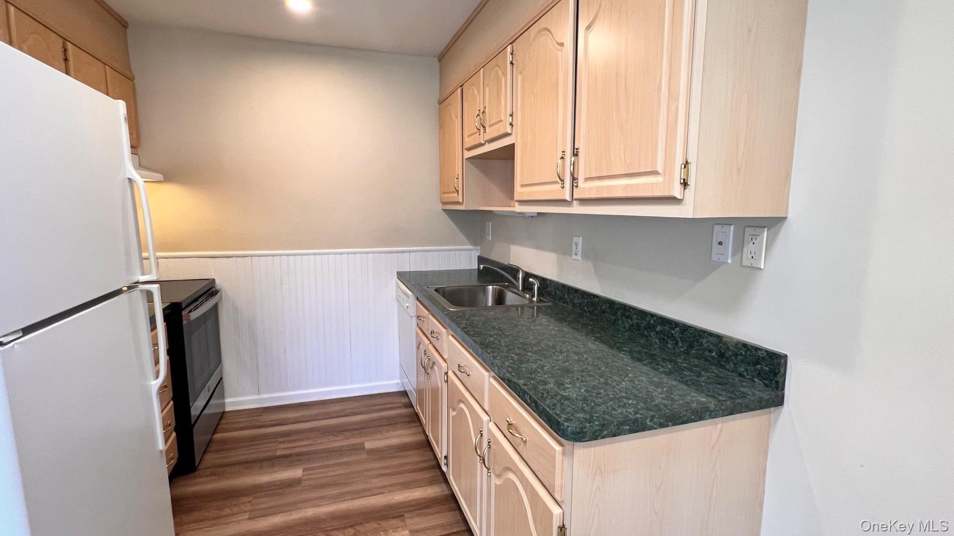 Condo Berwick  Suffolk County, NY 11961, MLS-981030-8