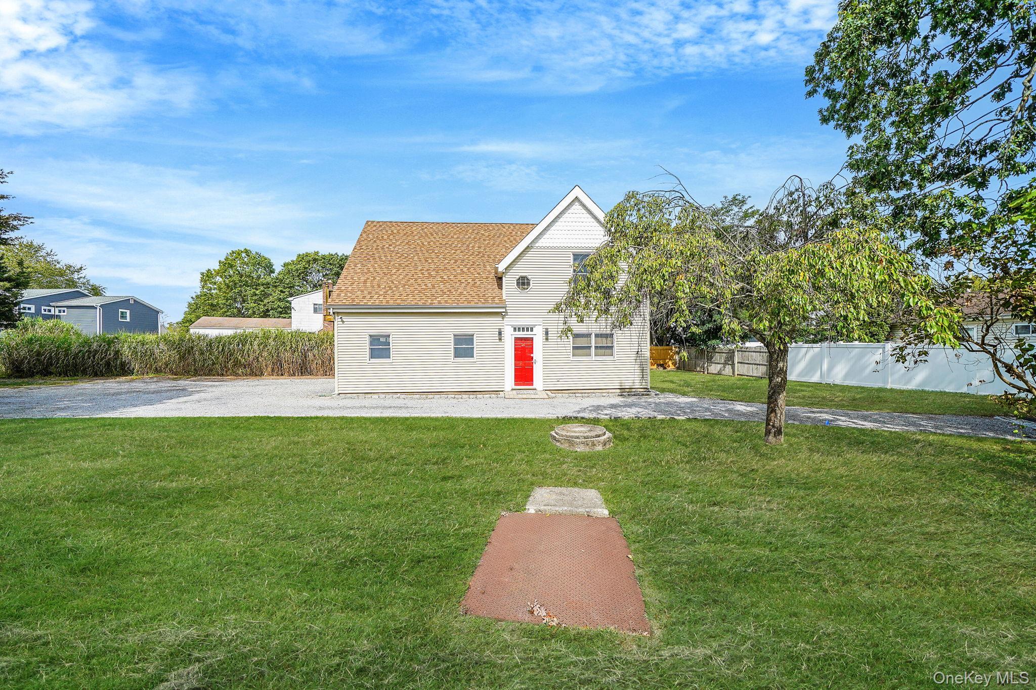 Single Family Bokel  Suffolk County, NY 11779, MLS-981031-32