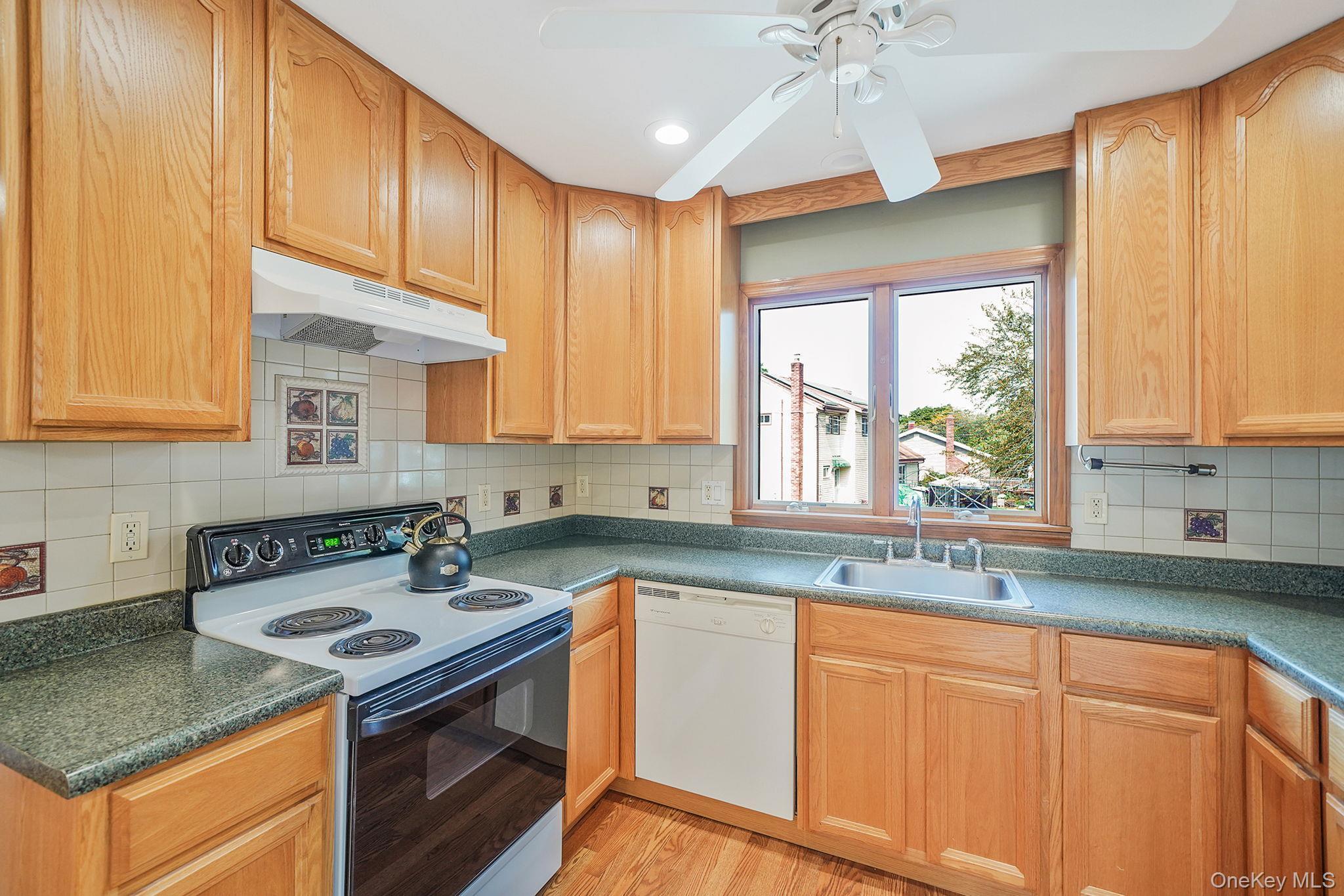 Single Family Bokel  Suffolk County, NY 11779, MLS-981031-5