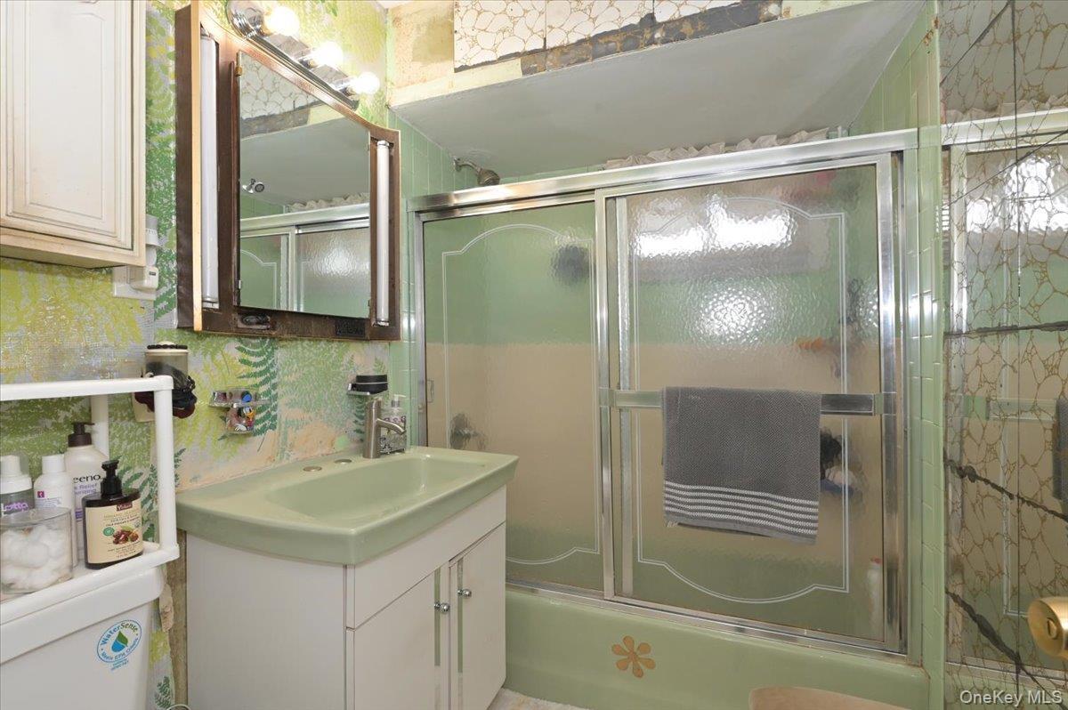 Single Family Beebe  Nassau County, NY 11550, MLS-981043-12