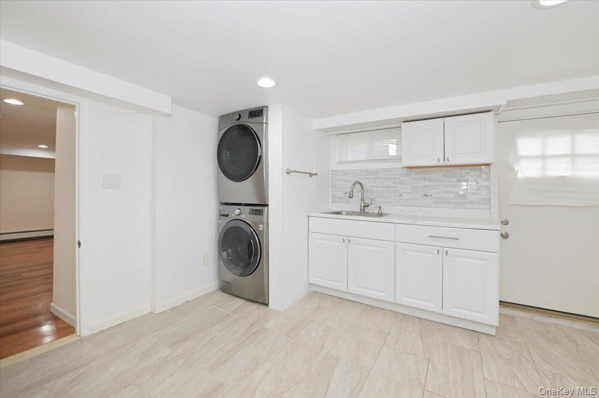 Single Family Beebe  Nassau County, NY 11550, MLS-981043-22